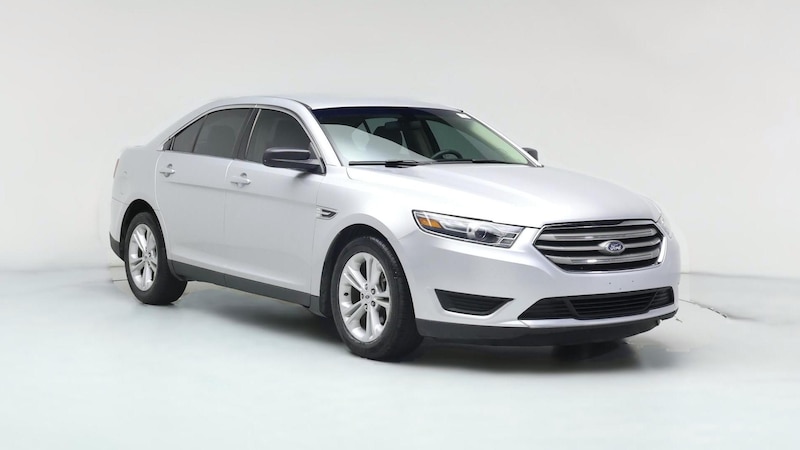 2016 Ford Taurus SE Hero Image
