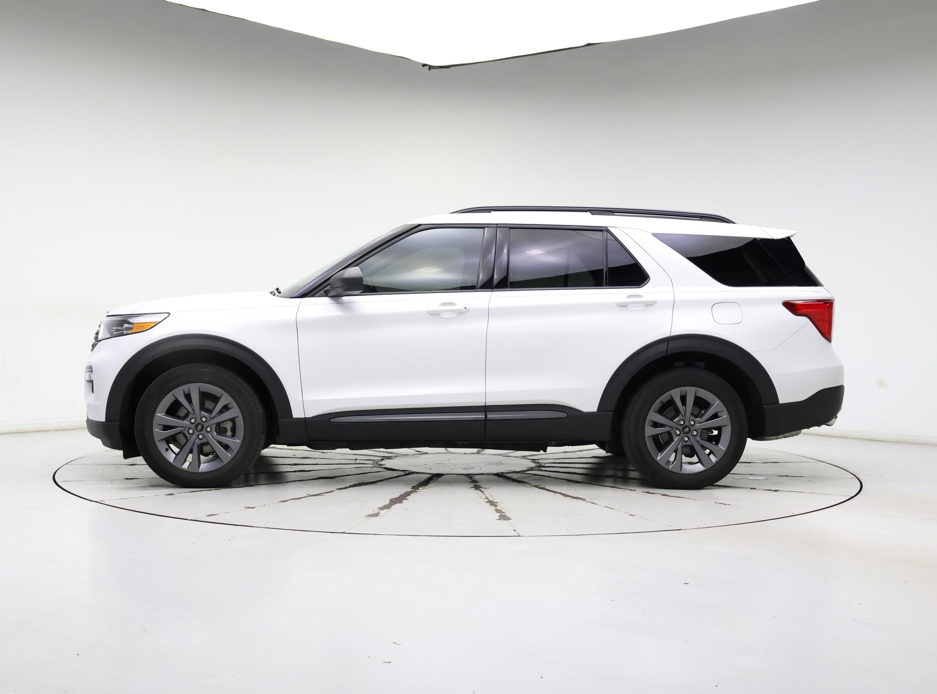 Thumbnail: 2021 Ford Explorer - 3