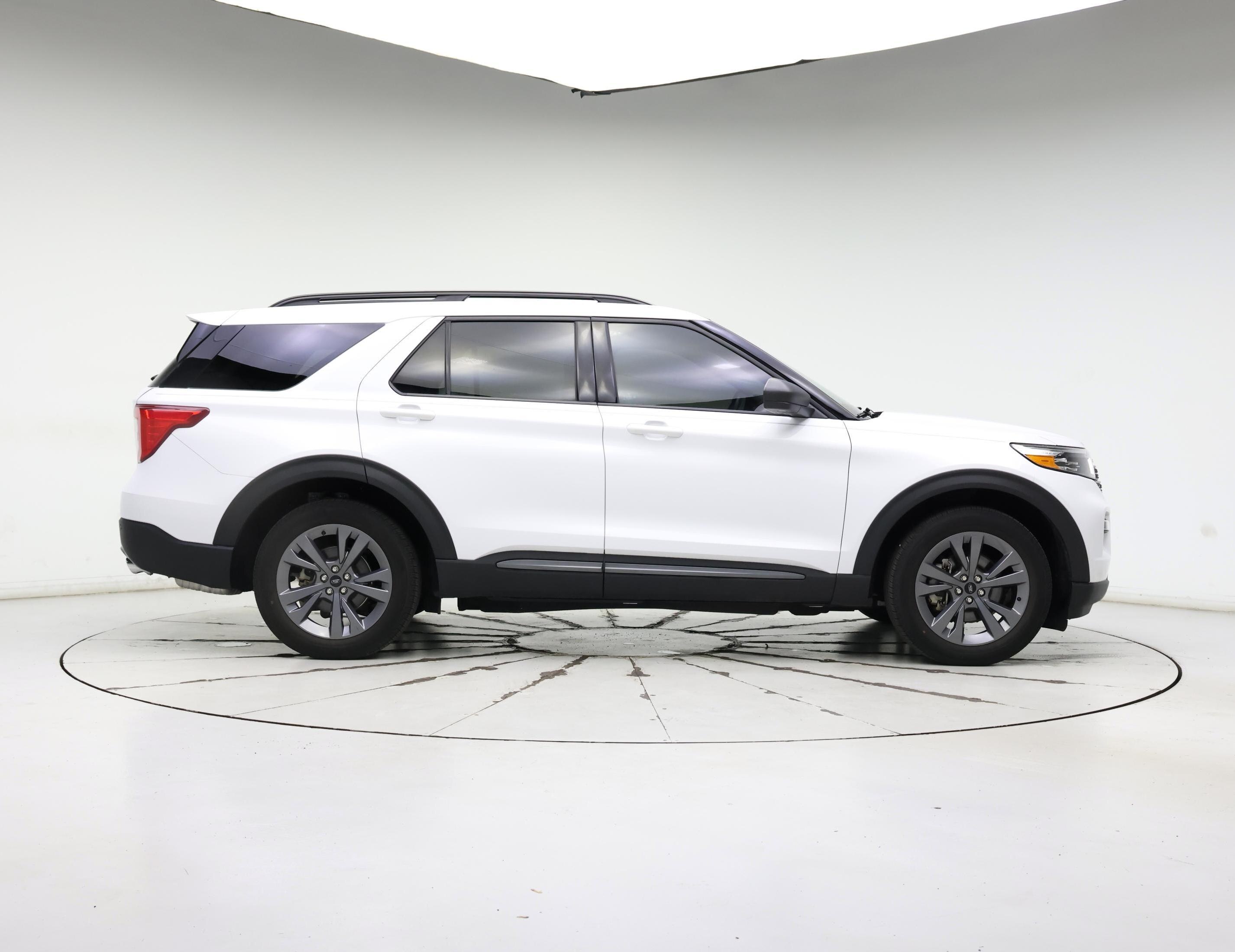 Thumbnail: 2021 Ford Explorer - 7