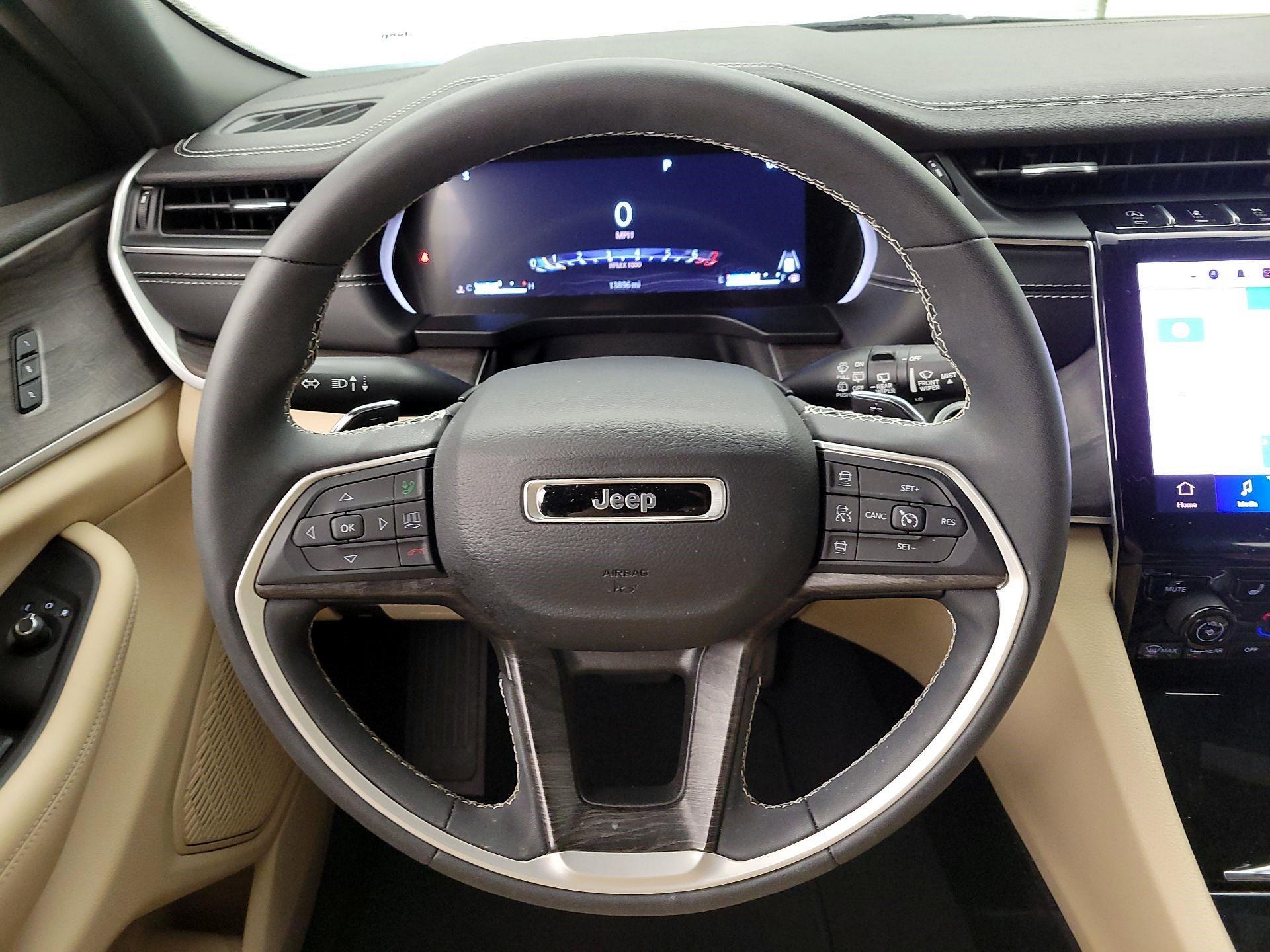 Thumbnail: 2023 Jeep Grand Cherokee - 10