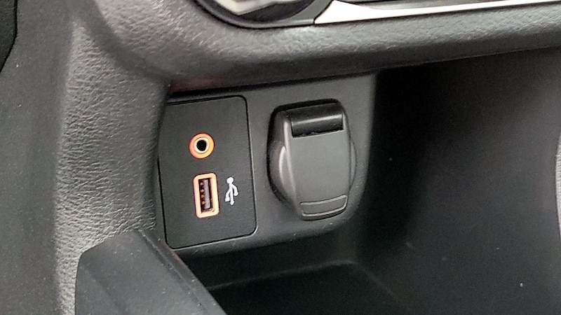 2021 Nissan Versa SV 17