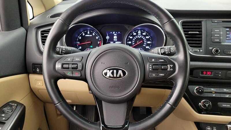 2016 Kia Sedona LX 10