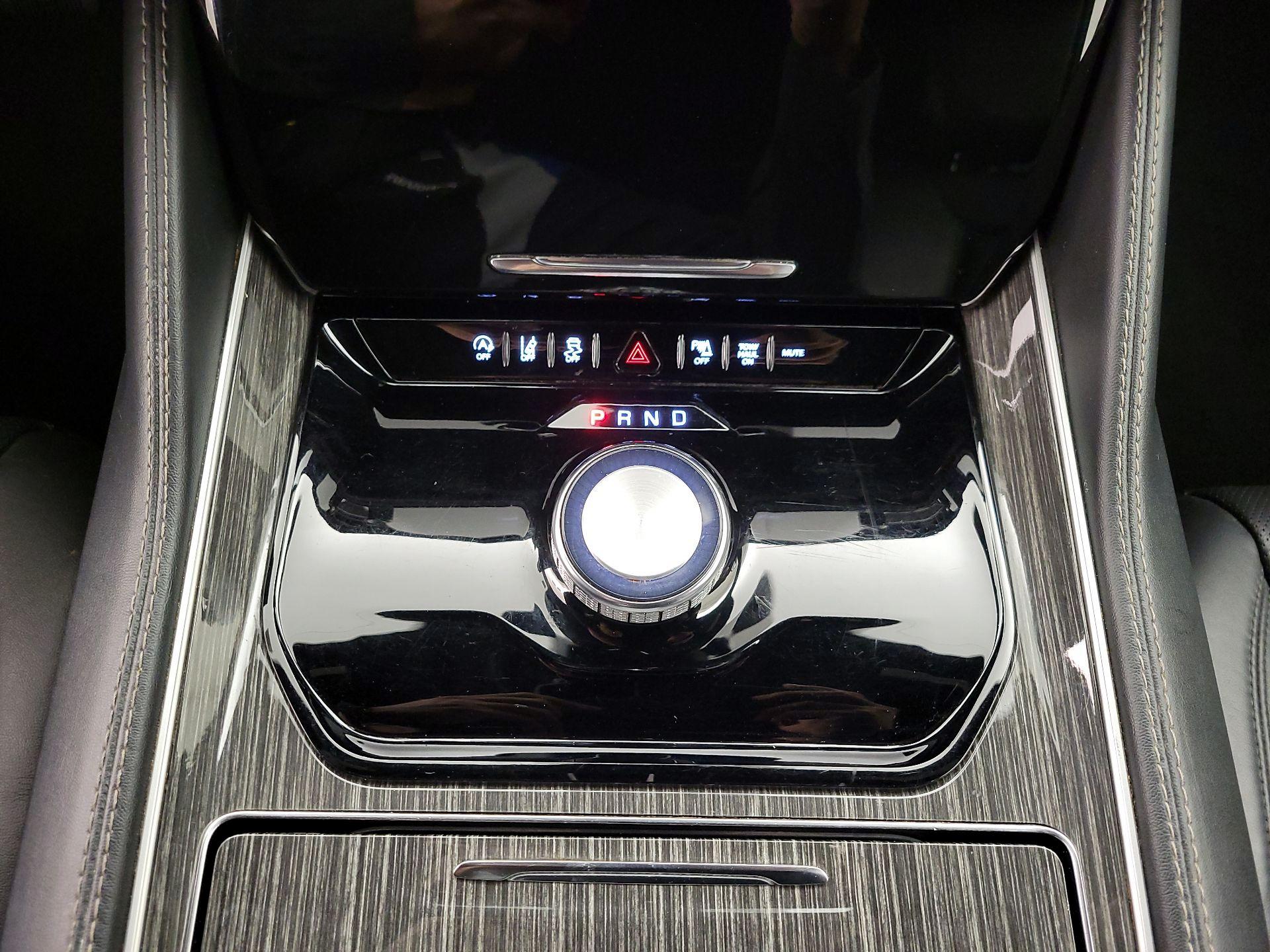 Thumbnail: 2022 Jeep Wagoneer - 18