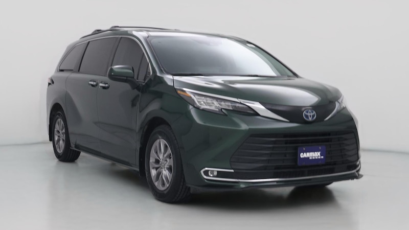 2022 Toyota Sienna XLE Hero Image
