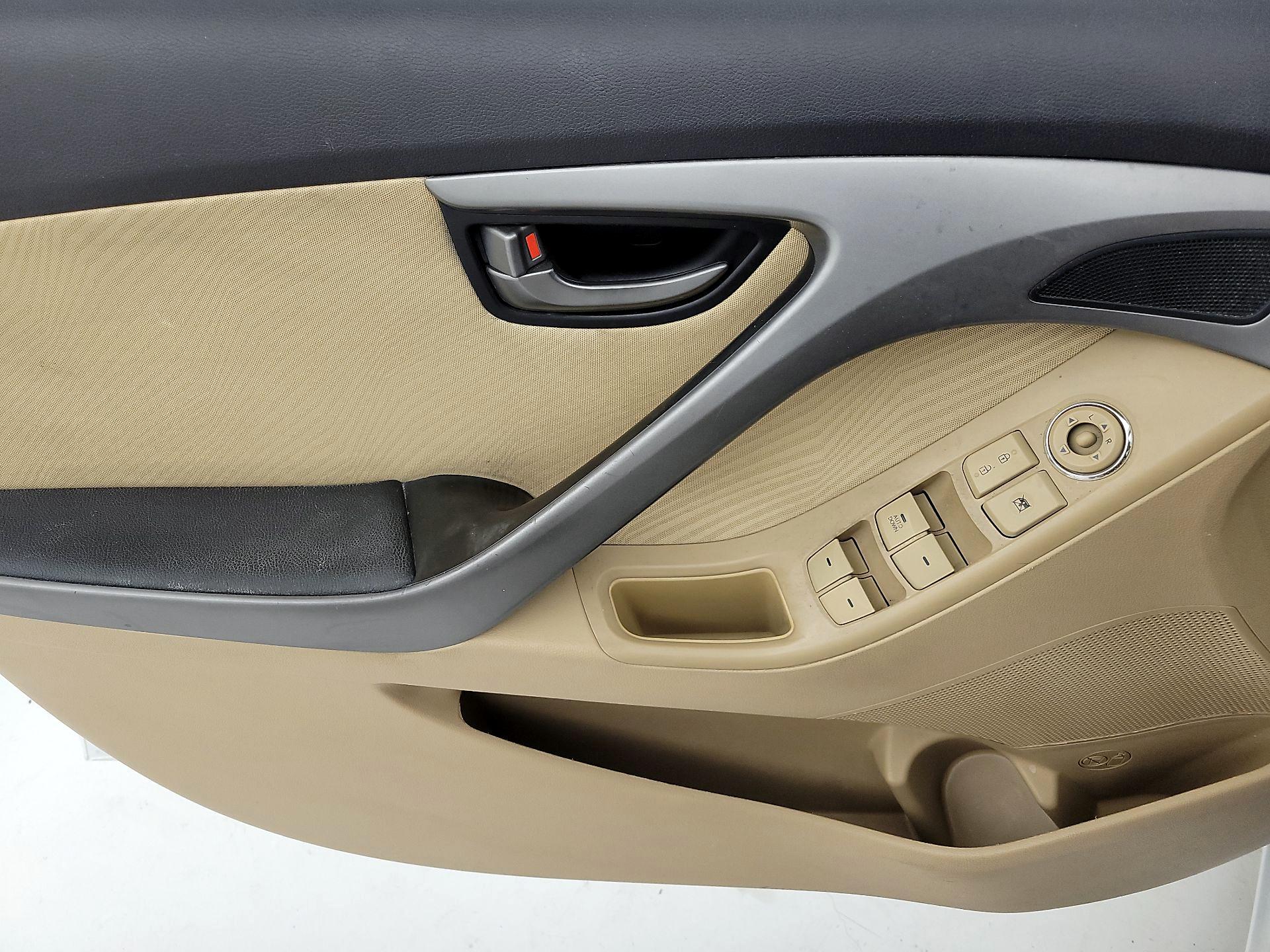 Thumbnail: 2013 Hyundai Elantra - 12