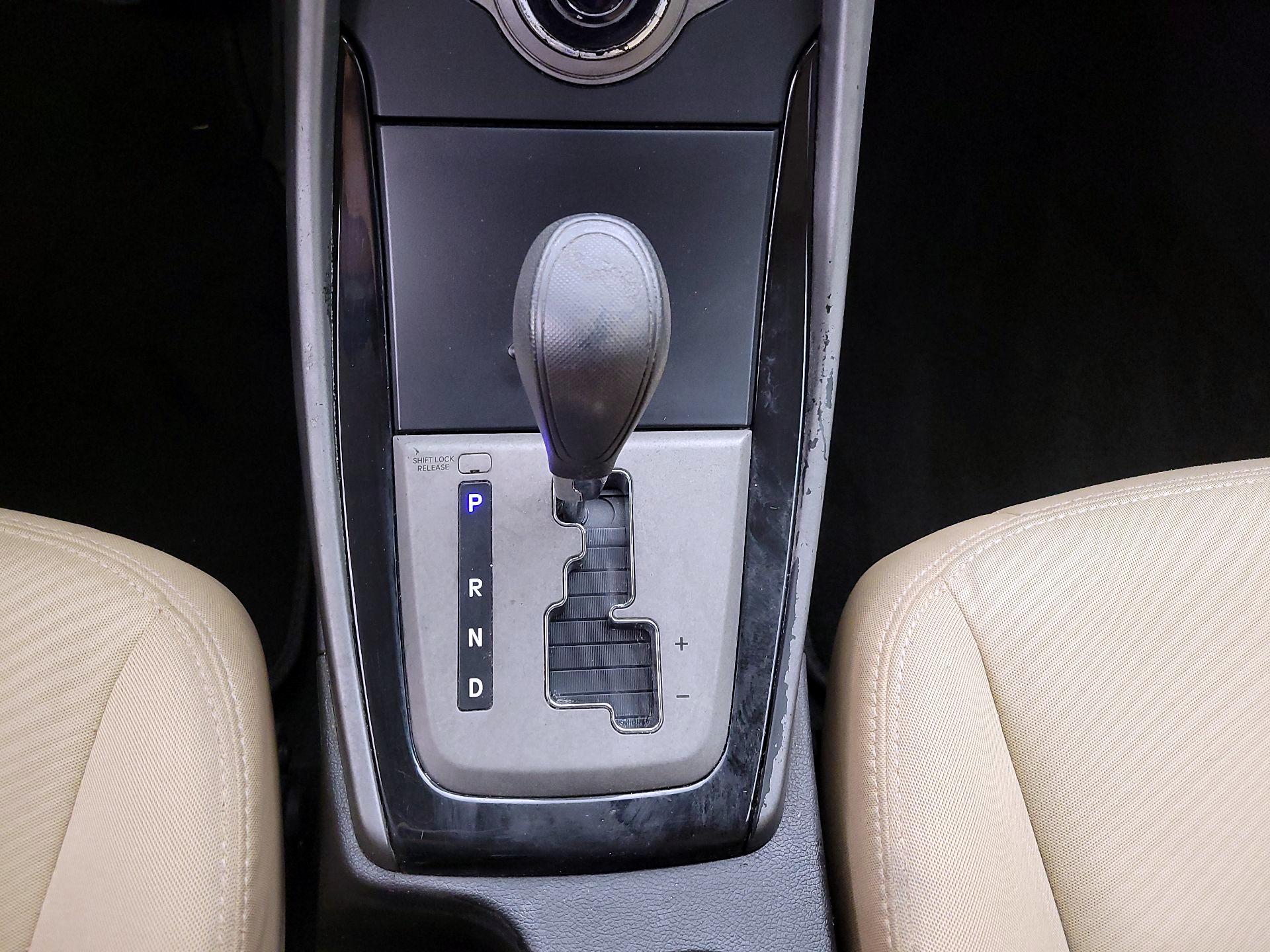 Thumbnail: 2013 Hyundai Elantra - 16