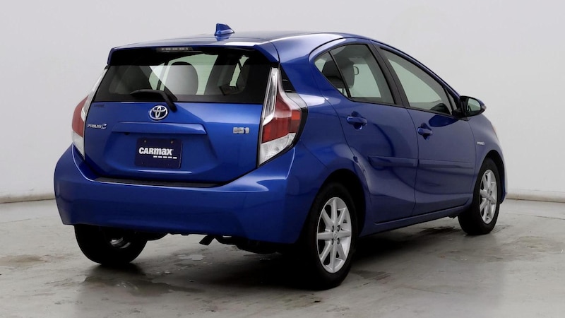 2016 Toyota Prius c Four 8