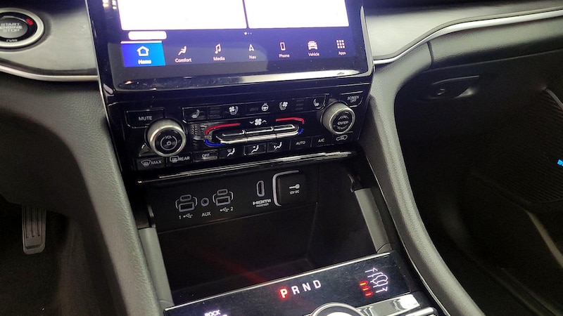 2023 Jeep Grand Cherokee L Overland 17