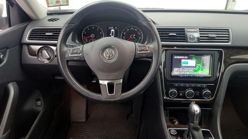 2014 Volkswagen Passat SEL 10