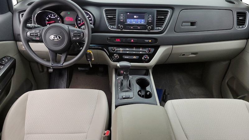 2018 Kia Sedona LX 9