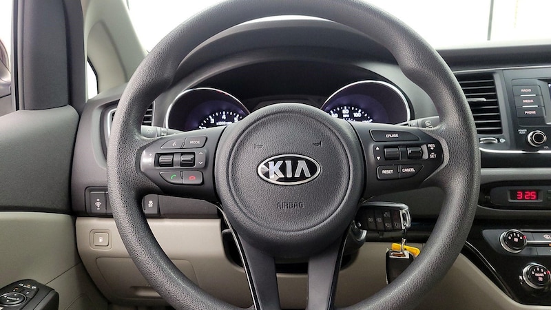 2018 Kia Sedona LX 10