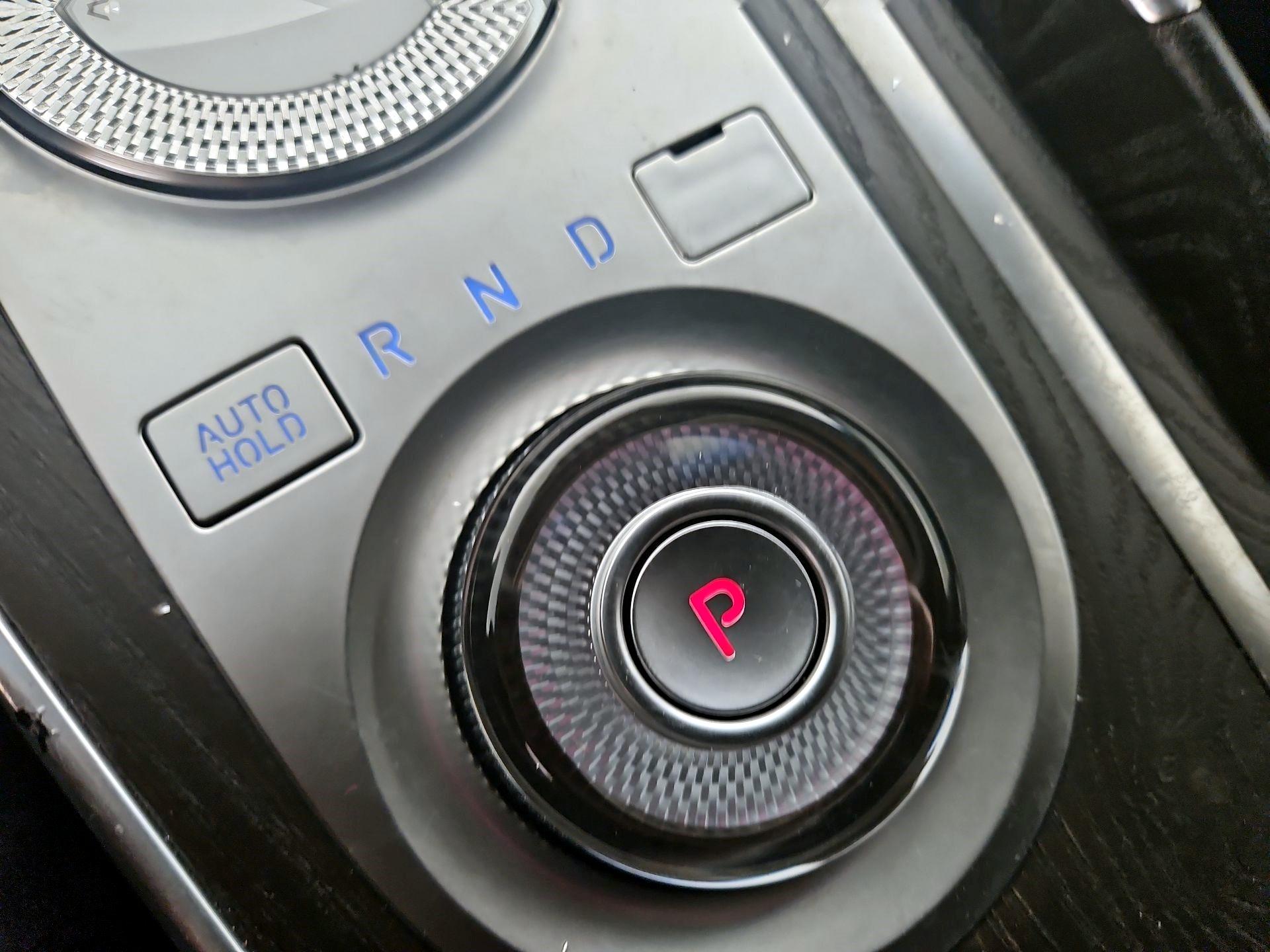 Thumbnail: 2021 Genesis GV80 - 17