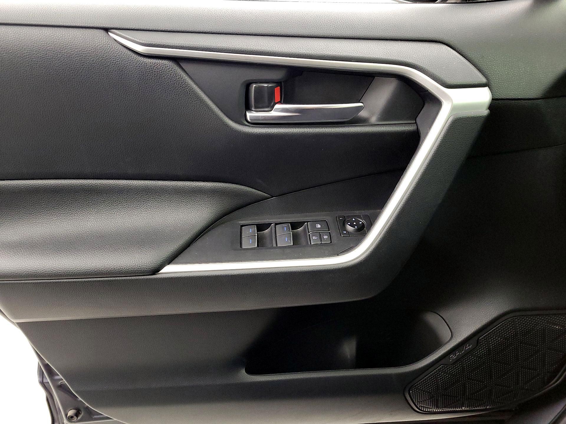 Thumbnail: 2022 Toyota RAV4 - 12