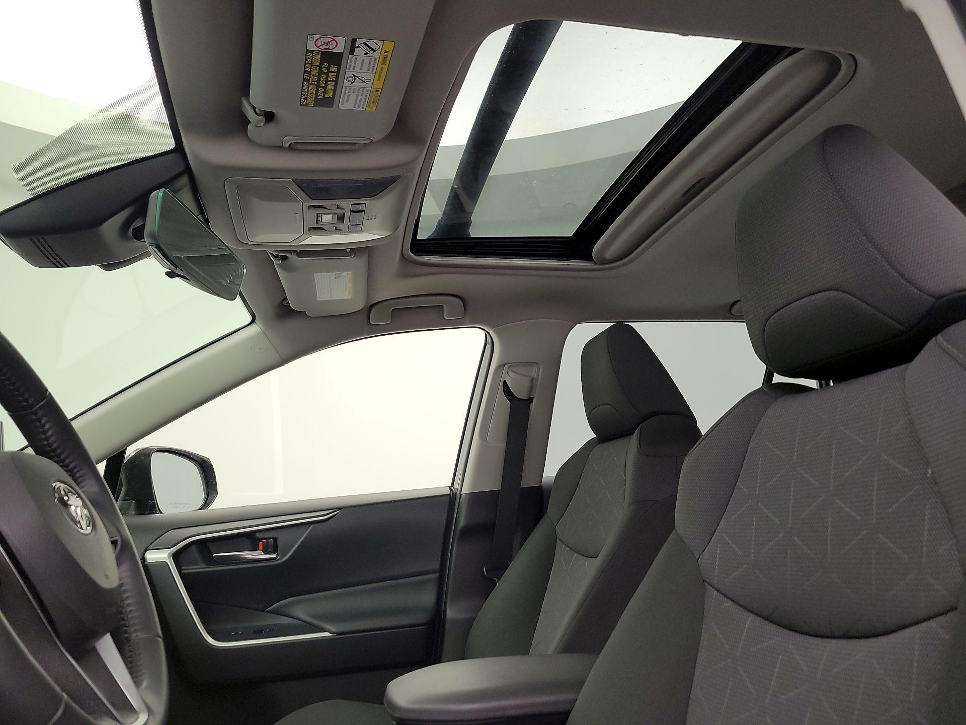 Thumbnail: 2022 Toyota RAV4 - 19