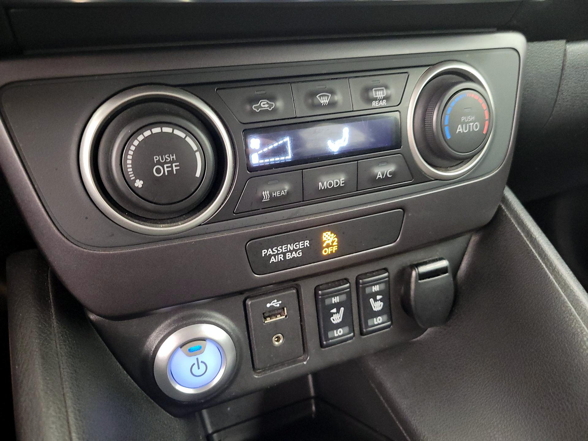 Thumbnail: 2019 Nissan Leaf - 16