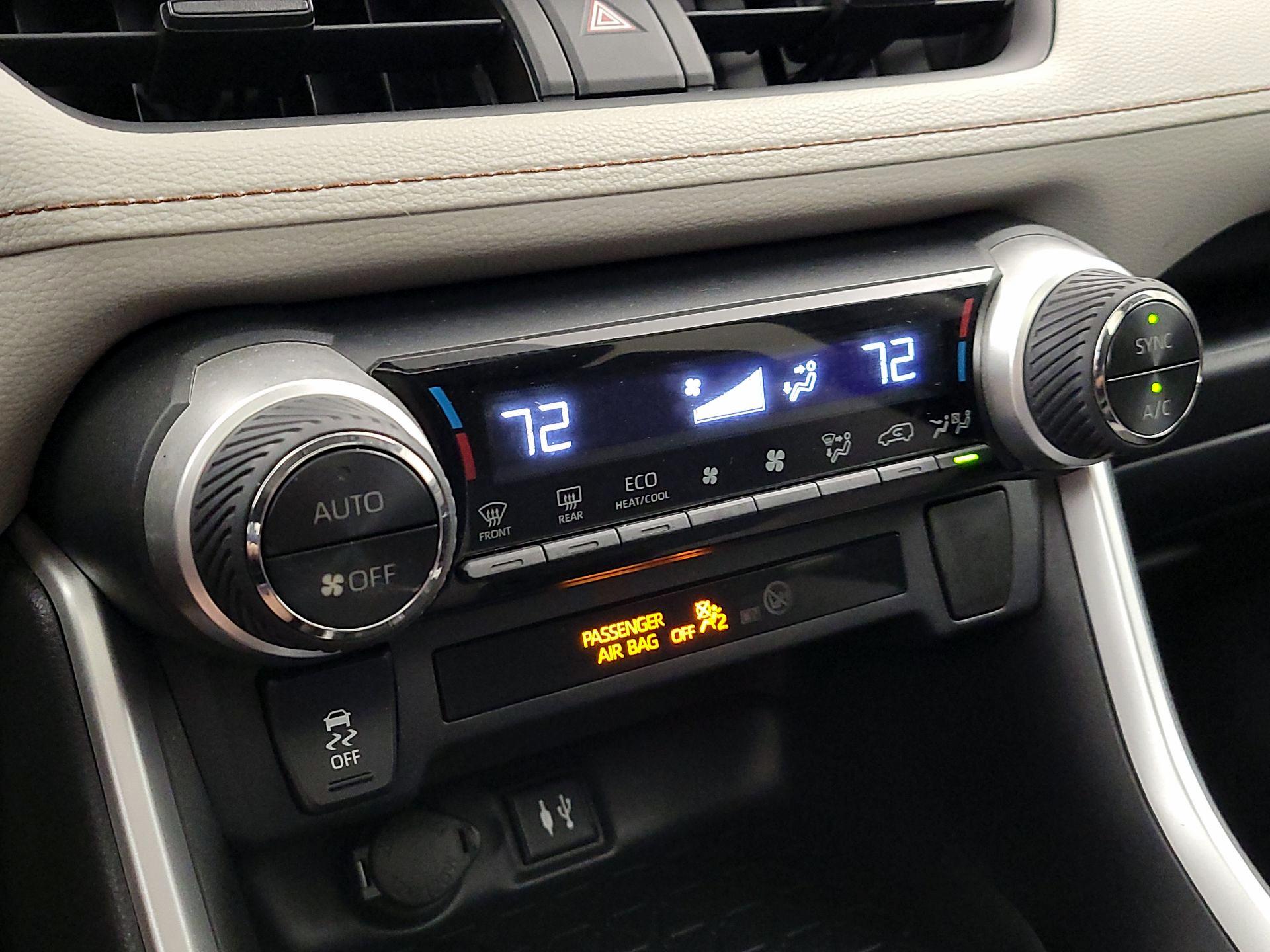 Thumbnail: 2019 Toyota RAV4 - 16