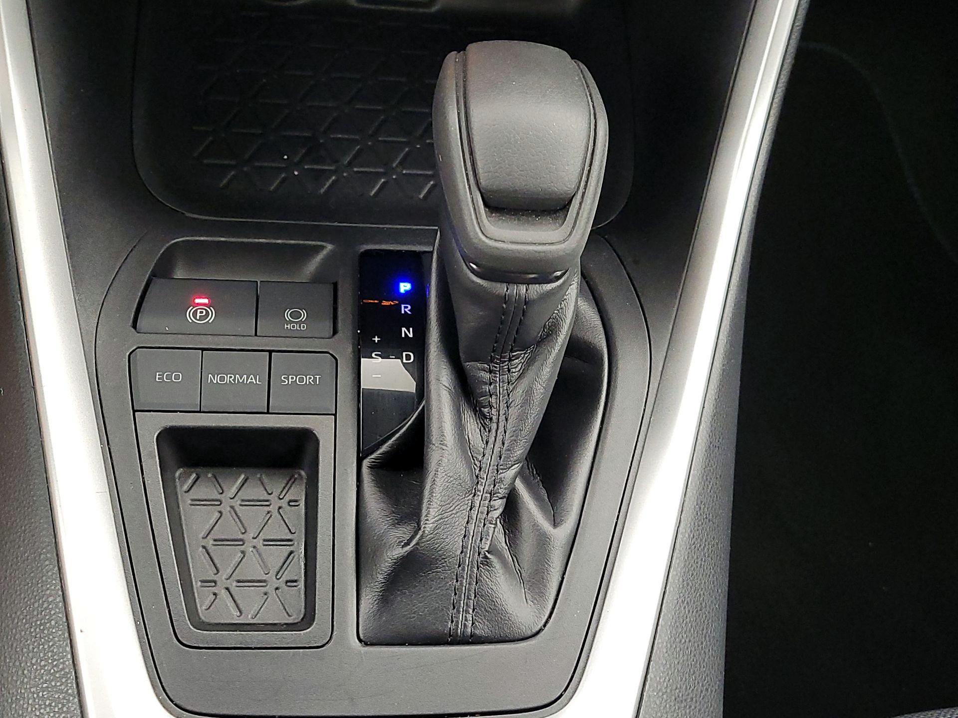 Thumbnail: 2019 Toyota RAV4 - 17