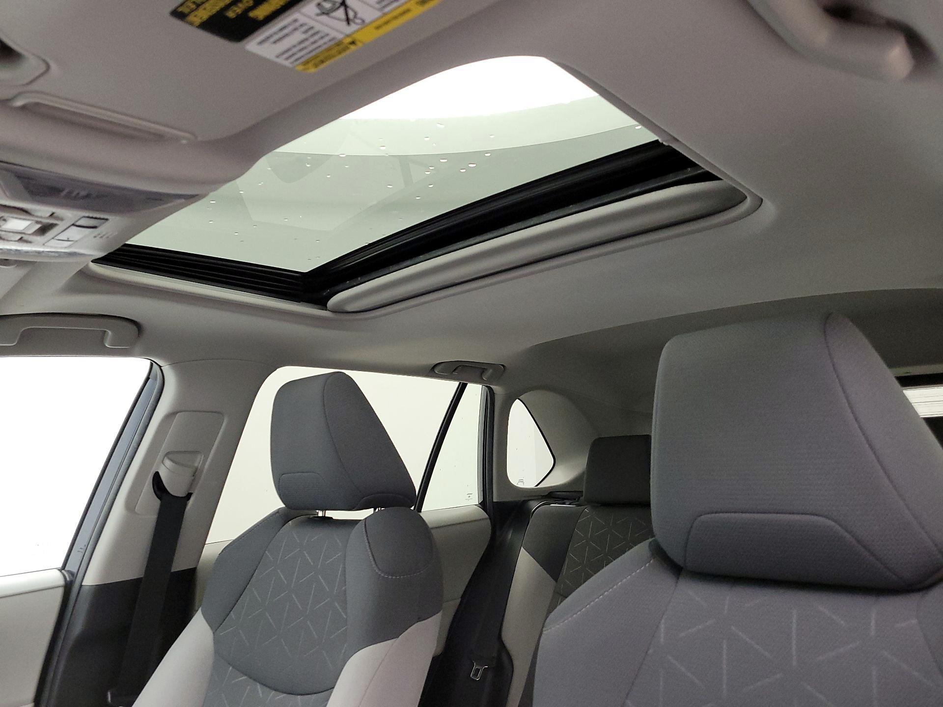 Thumbnail: 2019 Toyota RAV4 - 19