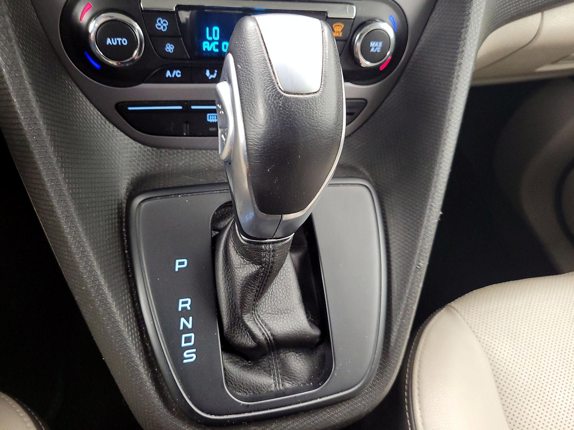 Thumbnail: 2015 Ford Transit Series - 17