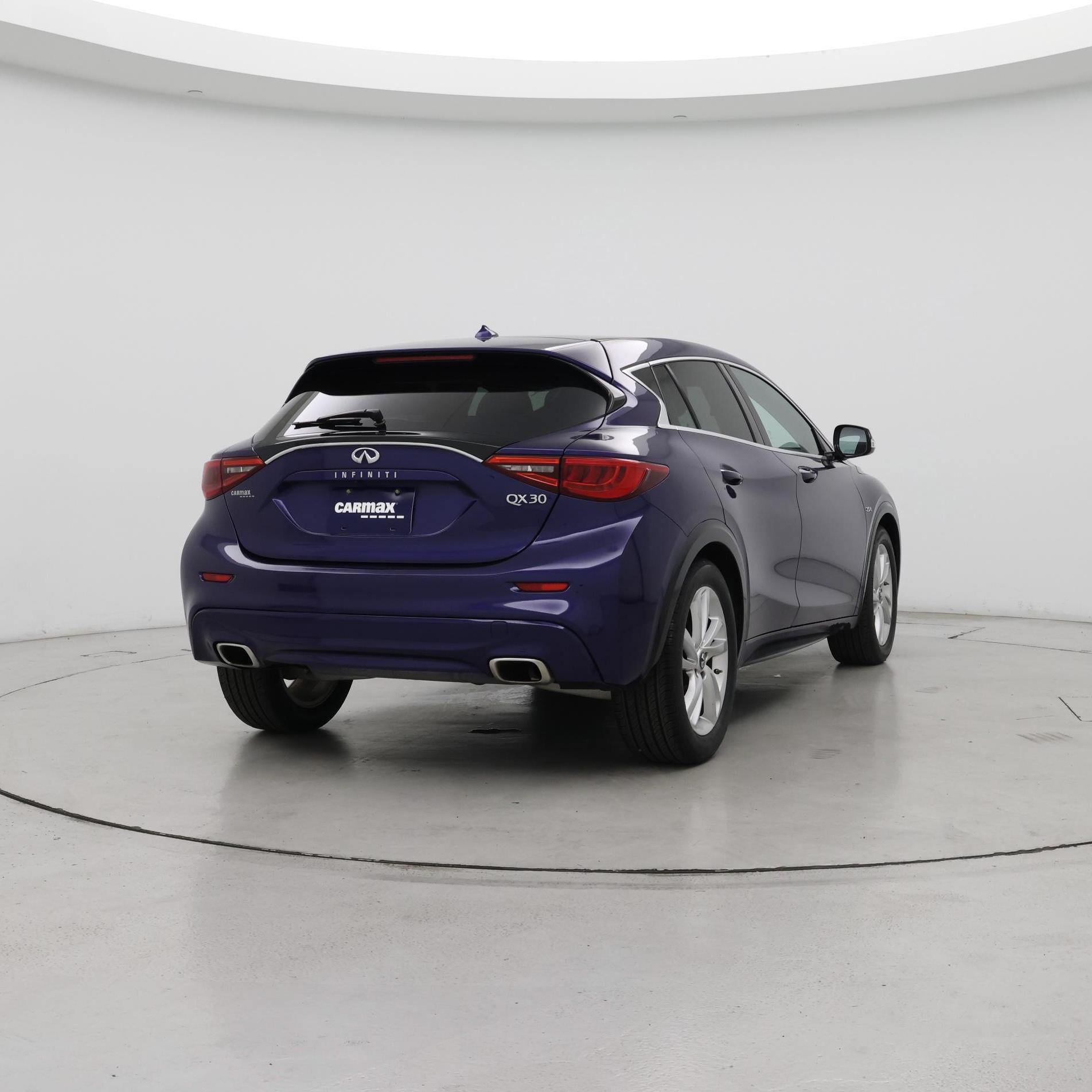 Thumbnail: 2017 INFINITI QX30 - 8
