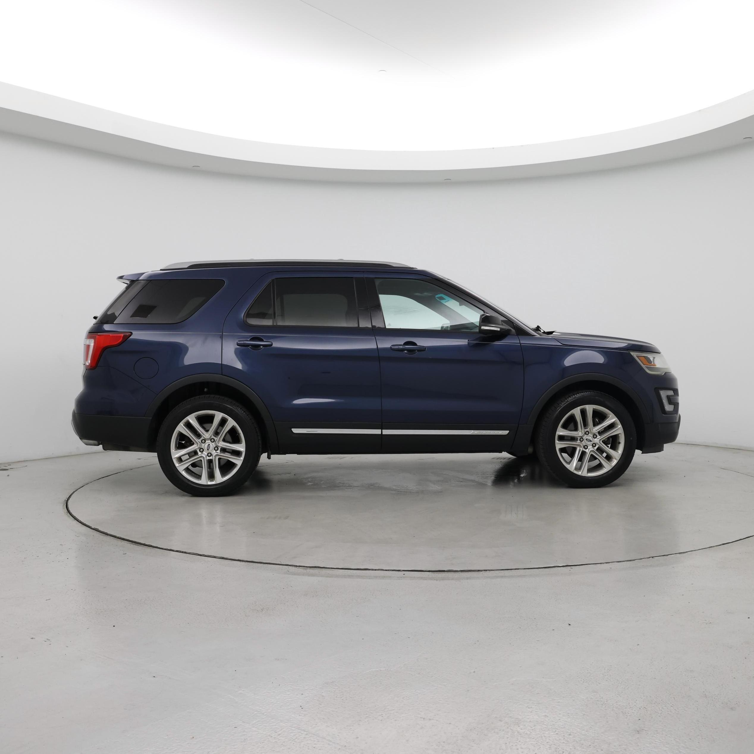Thumbnail: 2017 Ford Explorer - 7