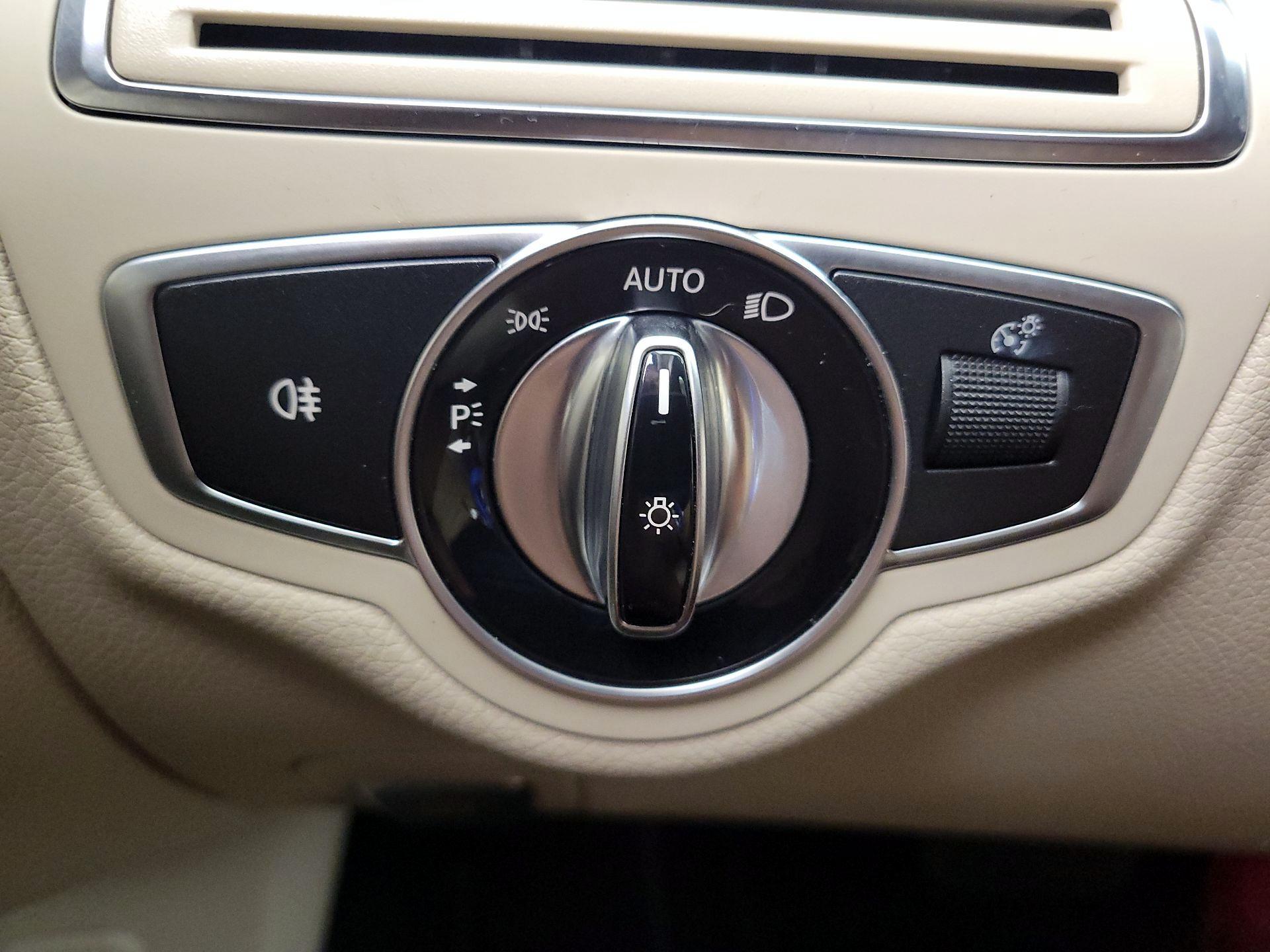 Thumbnail: 2015 Mercedes-Benz C-Class - 13