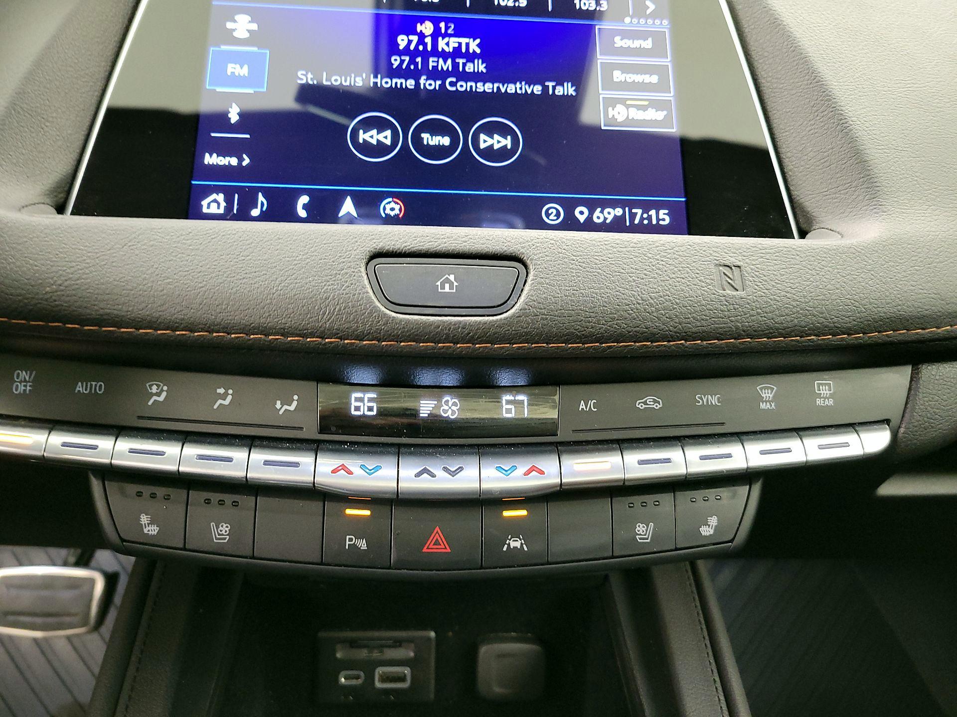 Thumbnail: 2020 Cadillac XT4 - 17