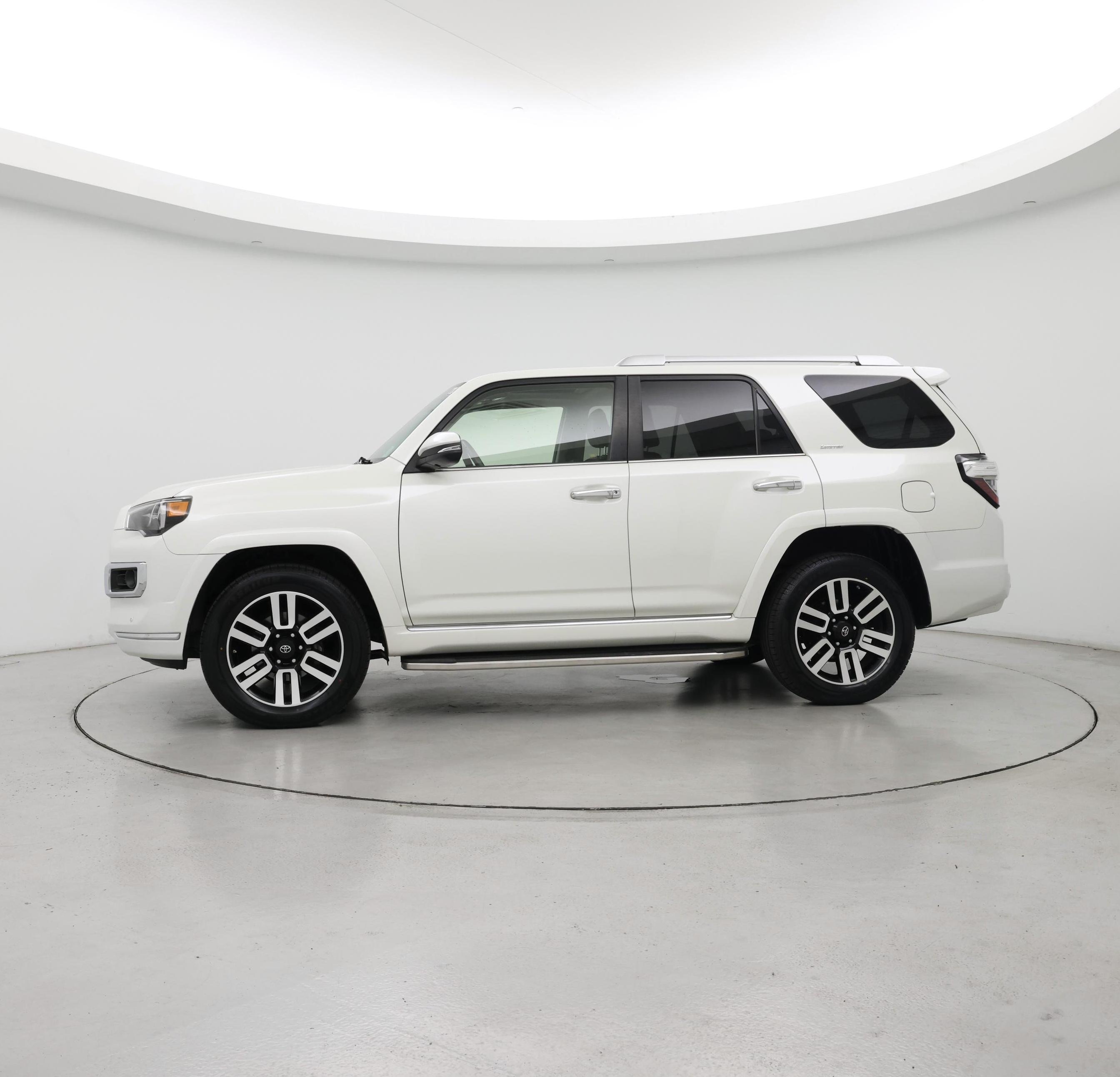 Thumbnail: 2016 Toyota 4Runner - 3