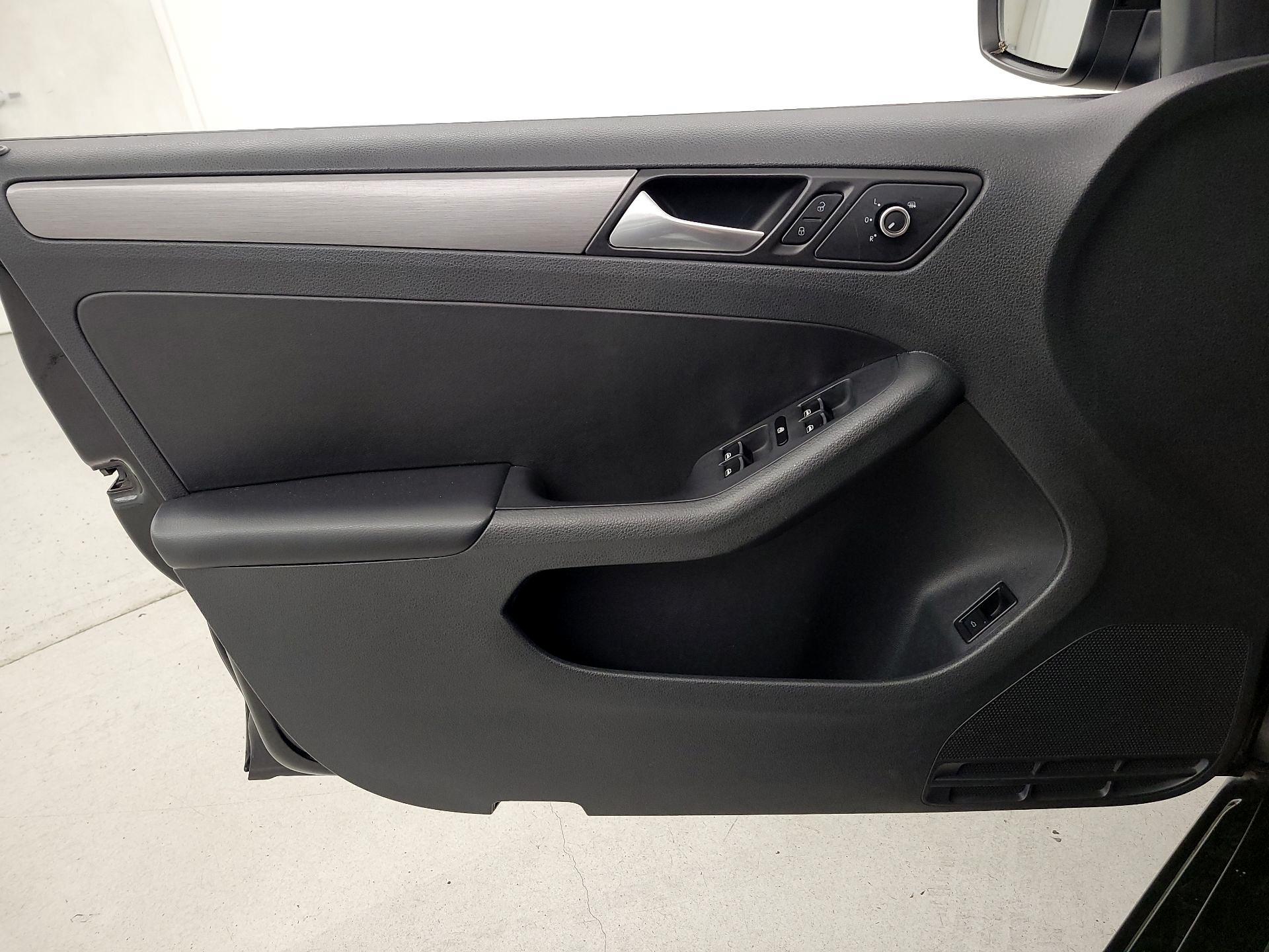 Thumbnail: 2014 Volkswagen Jetta - 12