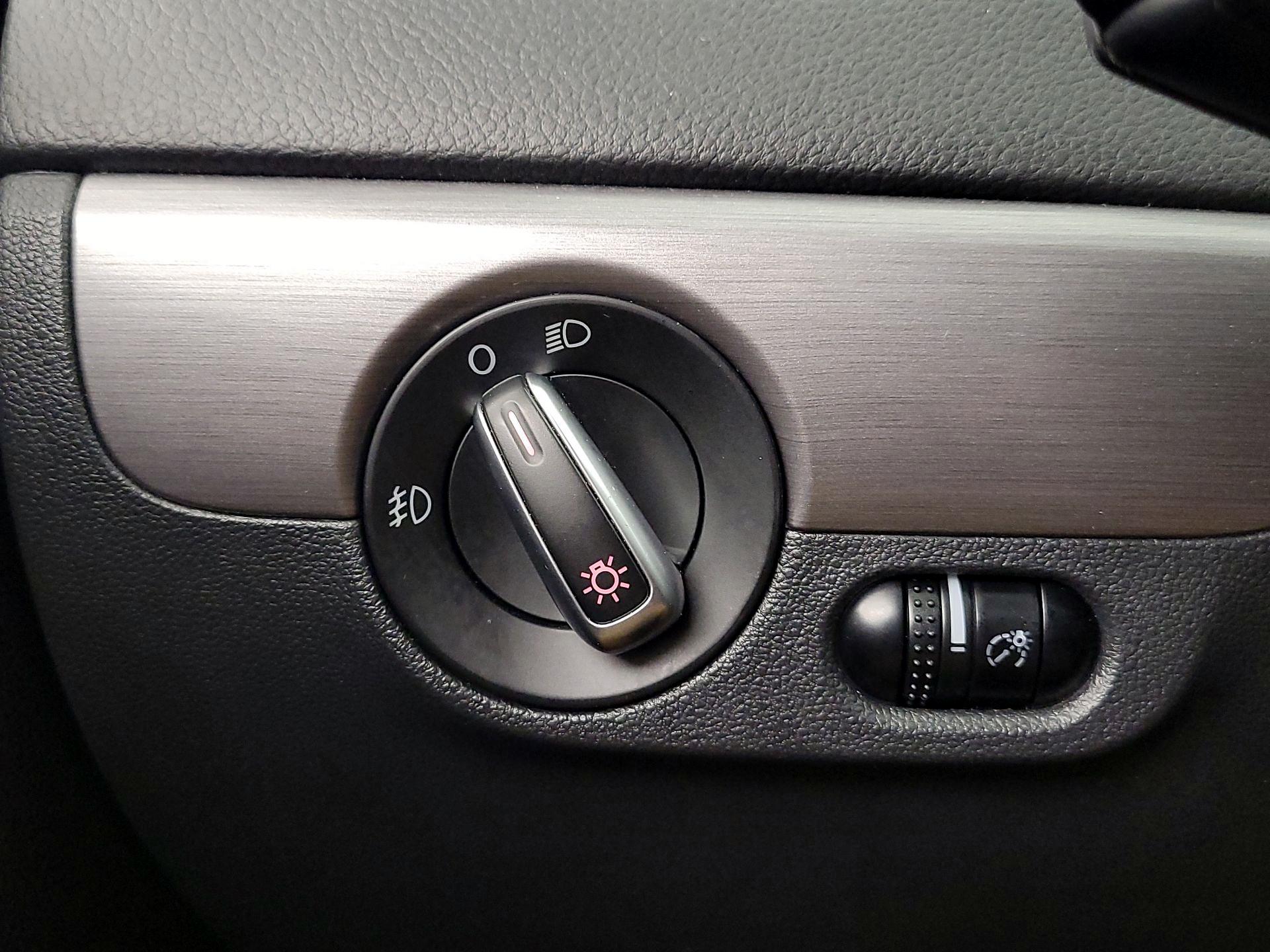Thumbnail: 2014 Volkswagen Jetta - 13