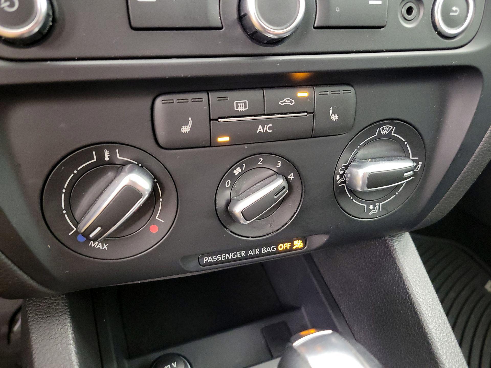 Thumbnail: 2014 Volkswagen Jetta - 17