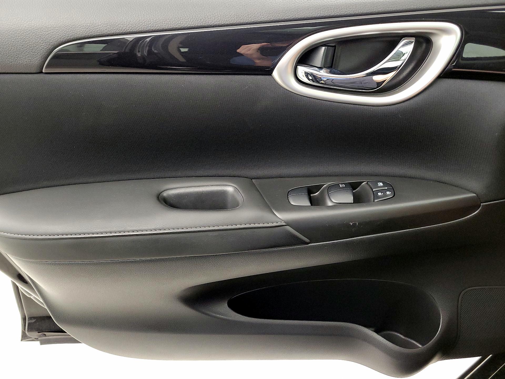 Thumbnail: 2019 Nissan Sentra - 12
