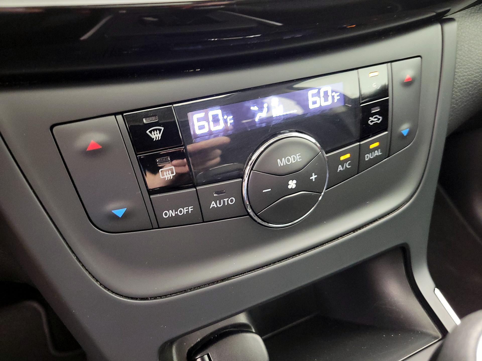 Thumbnail: 2019 Nissan Sentra - 16