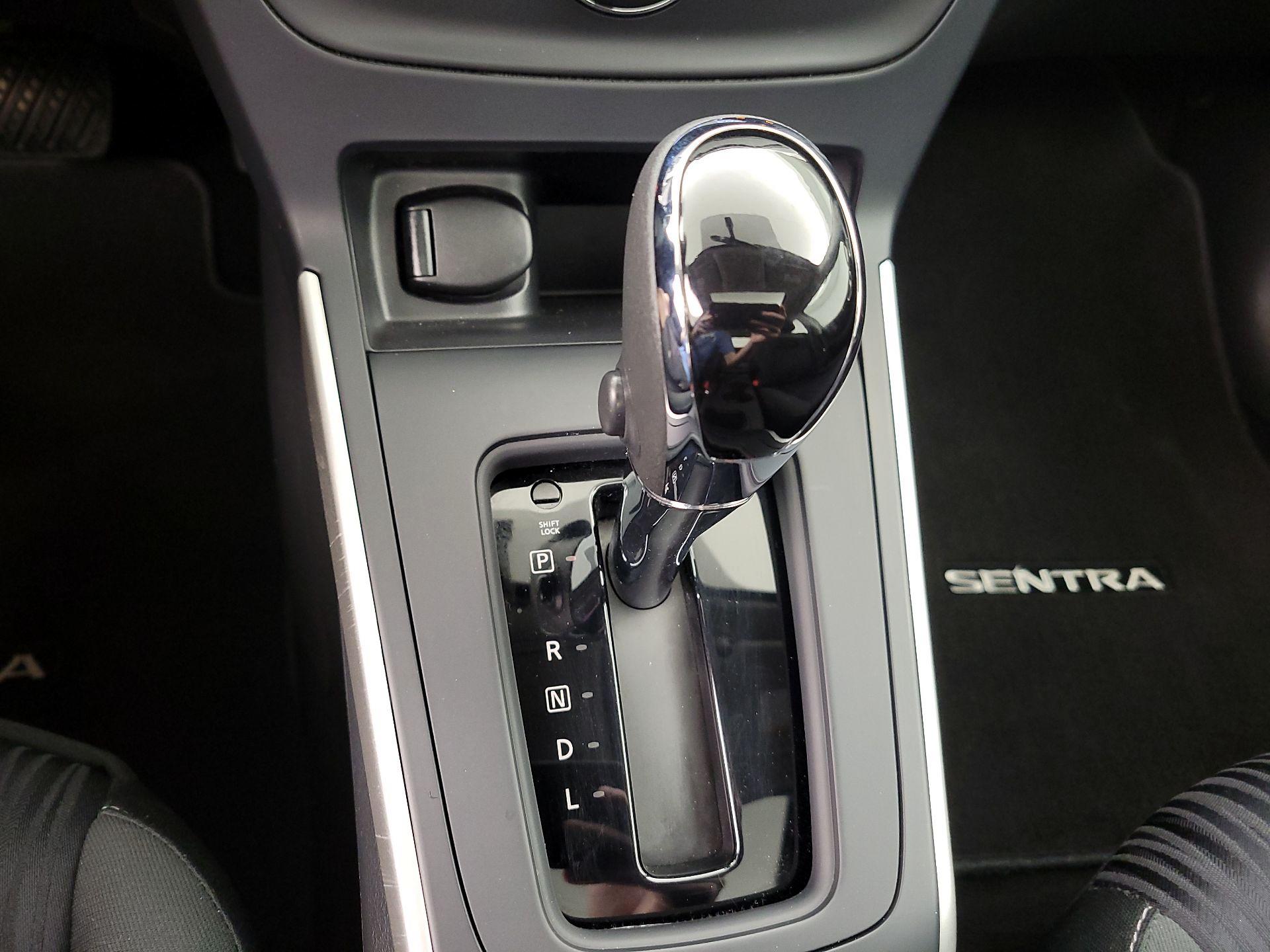 Thumbnail: 2019 Nissan Sentra - 17
