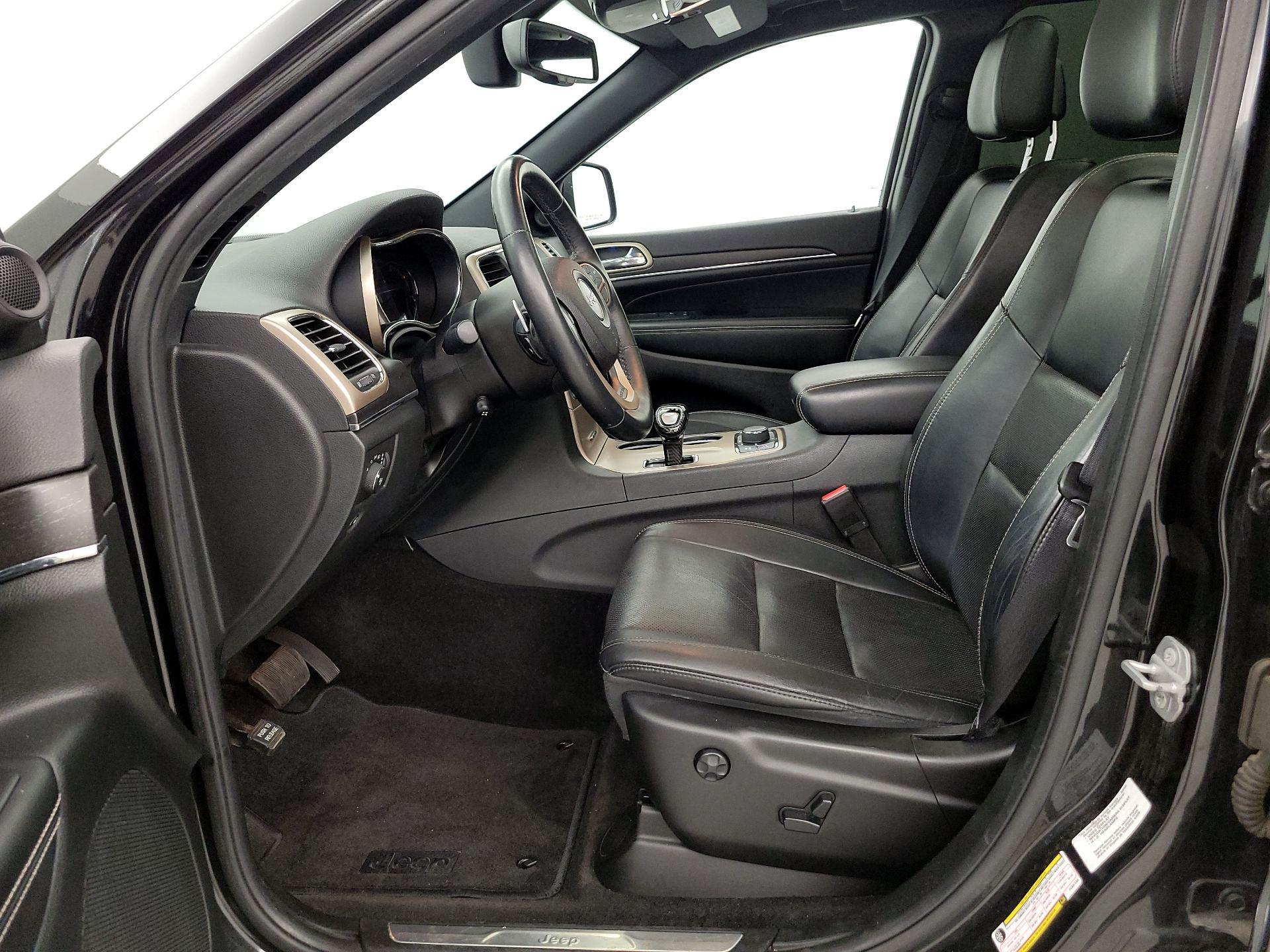 Thumbnail: 2015 Jeep Grand Cherokee - 11
