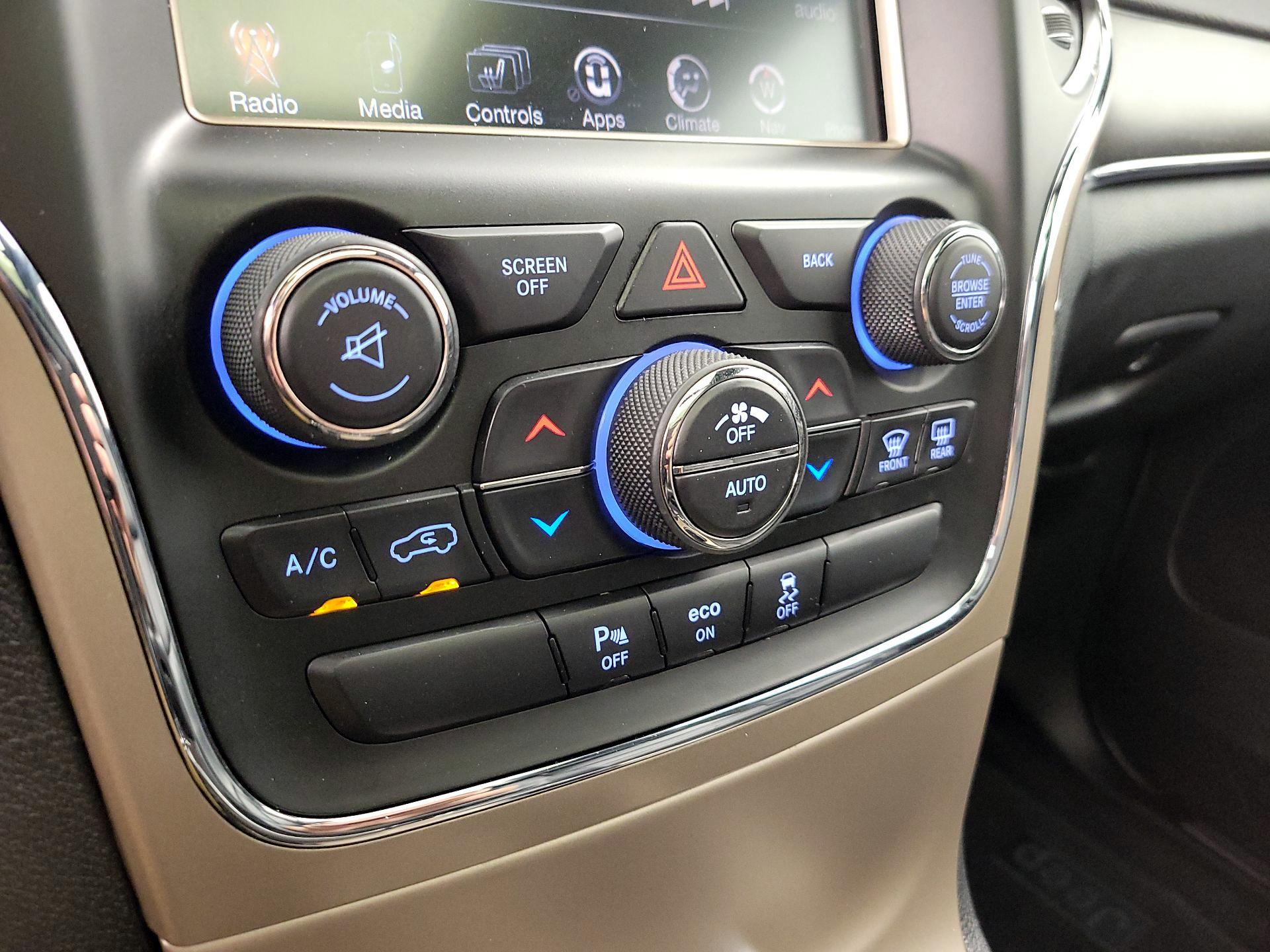 Thumbnail: 2015 Jeep Grand Cherokee - 17