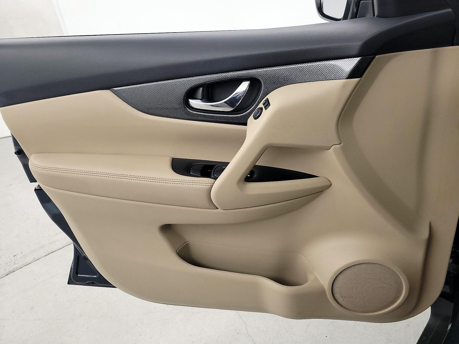 Thumbnail: 2015 Nissan Rogue - 12
