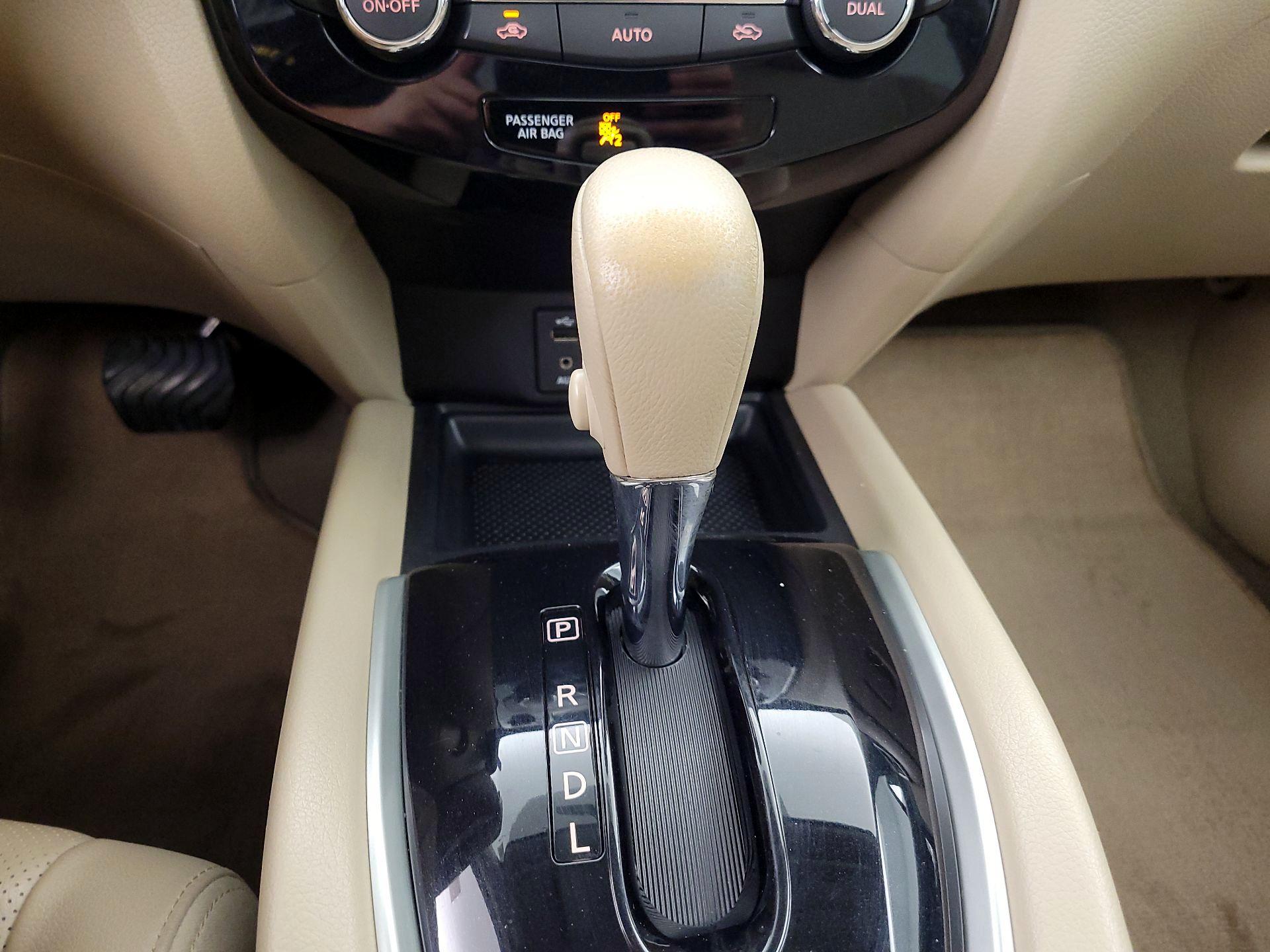 Thumbnail: 2015 Nissan Rogue - 18