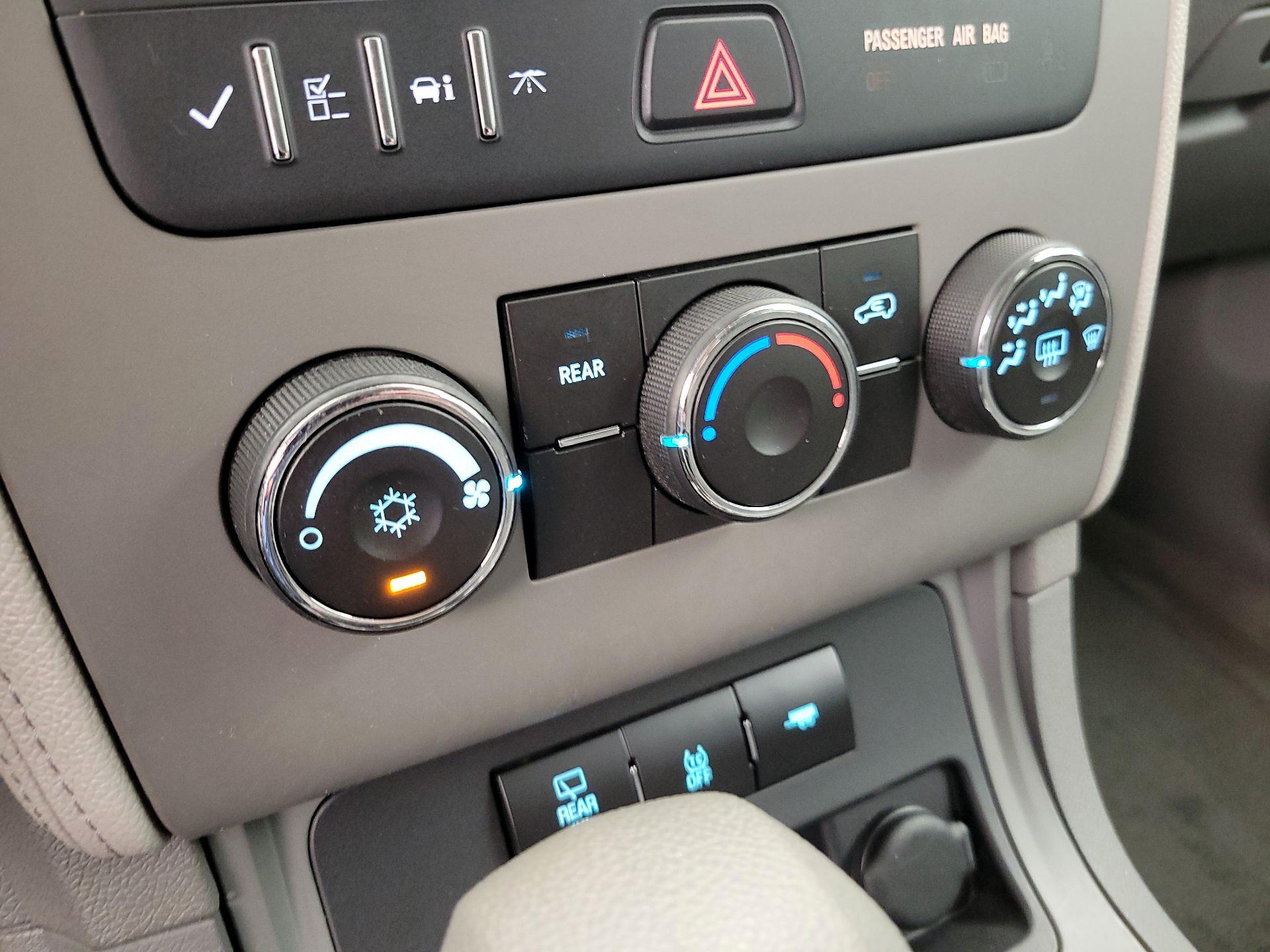 Thumbnail: 2014 Chevrolet Traverse - 16