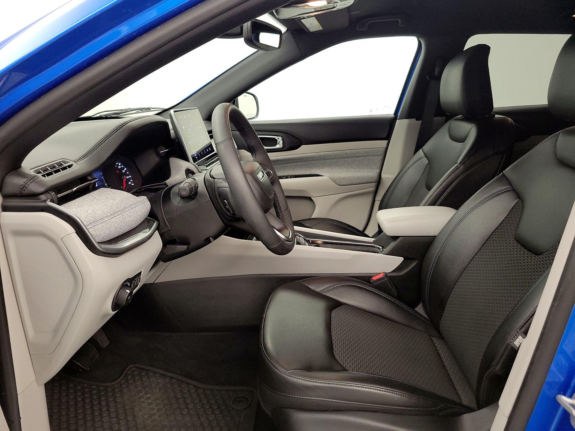 Thumbnail: 2023 Jeep Compass - 11