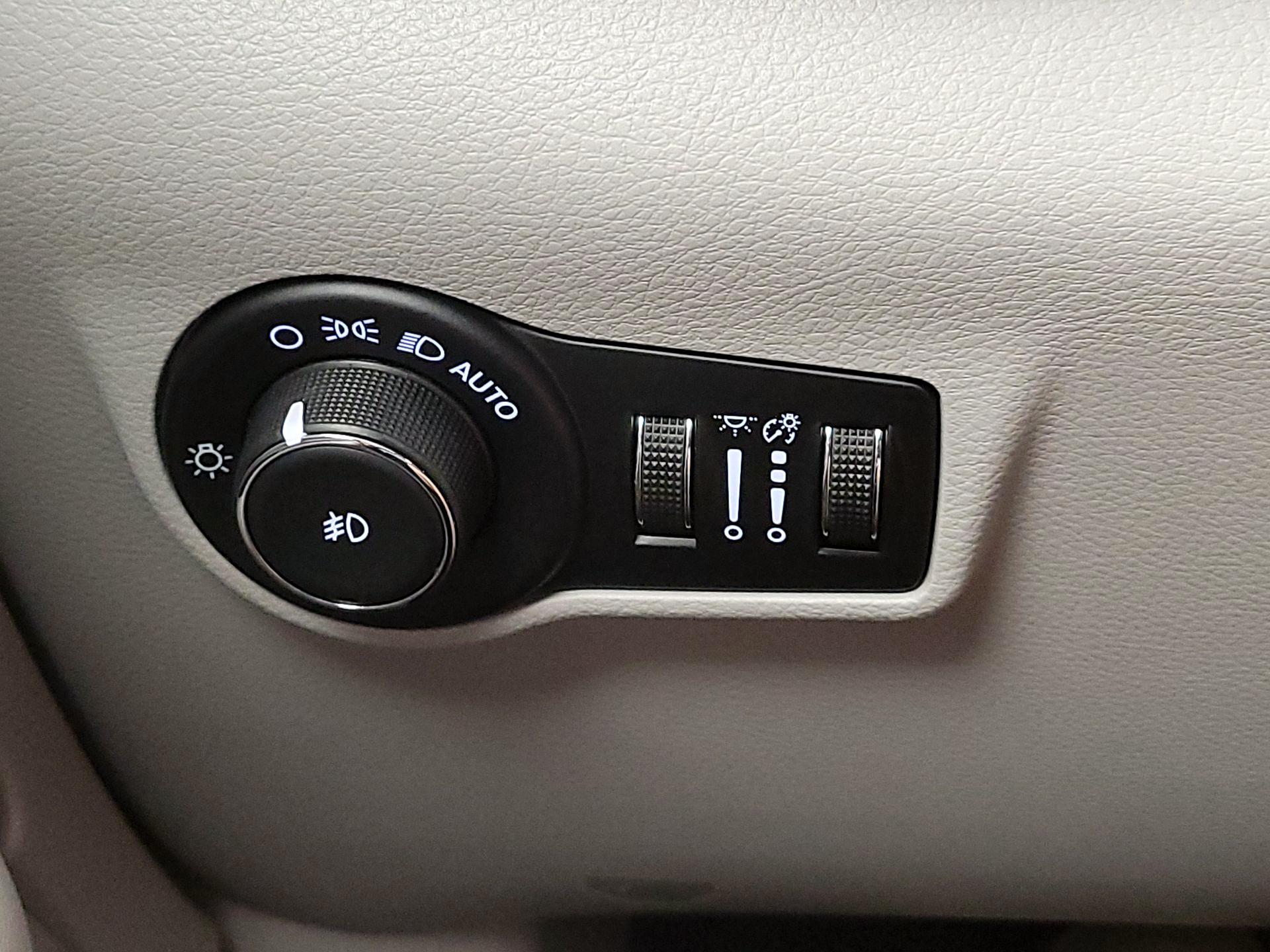 Thumbnail: 2023 Jeep Compass - 13