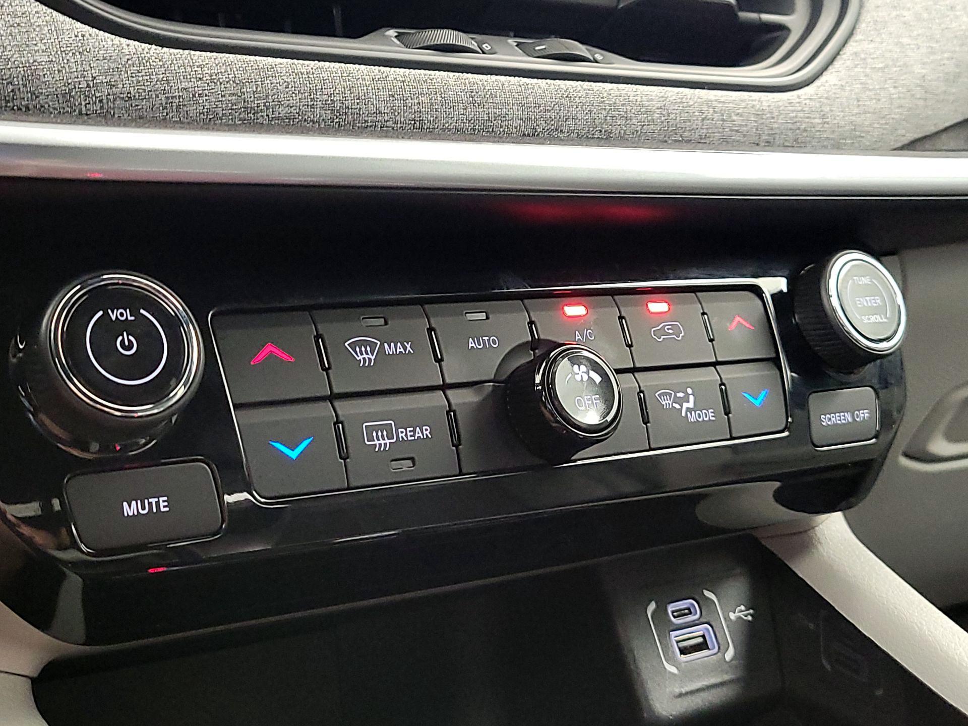 Thumbnail: 2023 Jeep Compass - 16