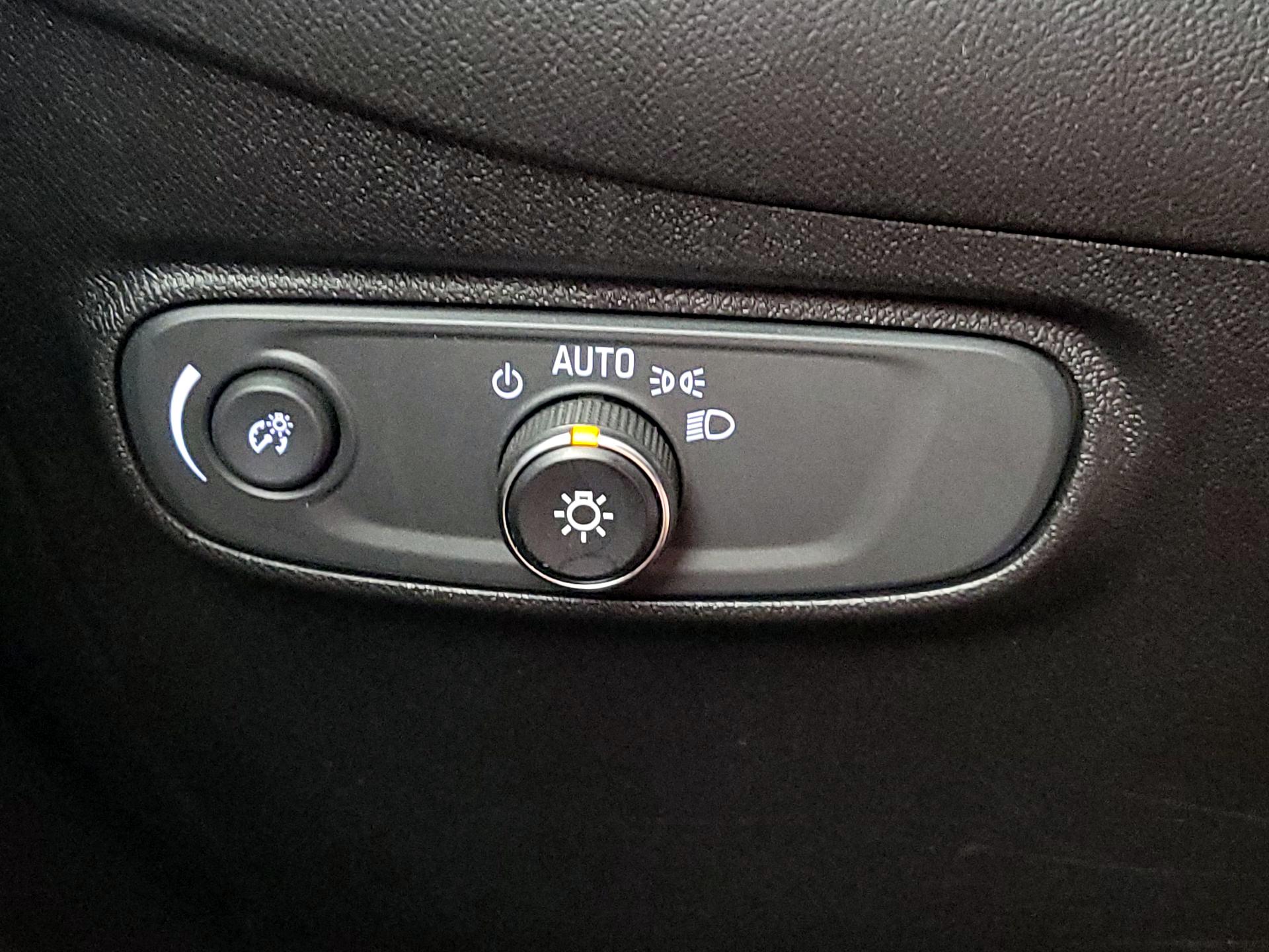 Thumbnail: 2018 Chevrolet Equinox - 13