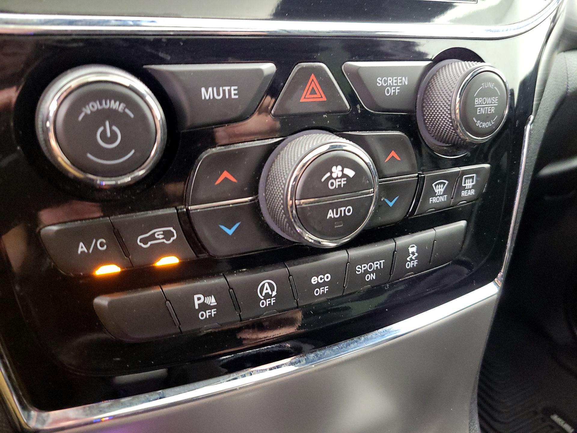 Thumbnail: 2020 Jeep Grand Cherokee - 17