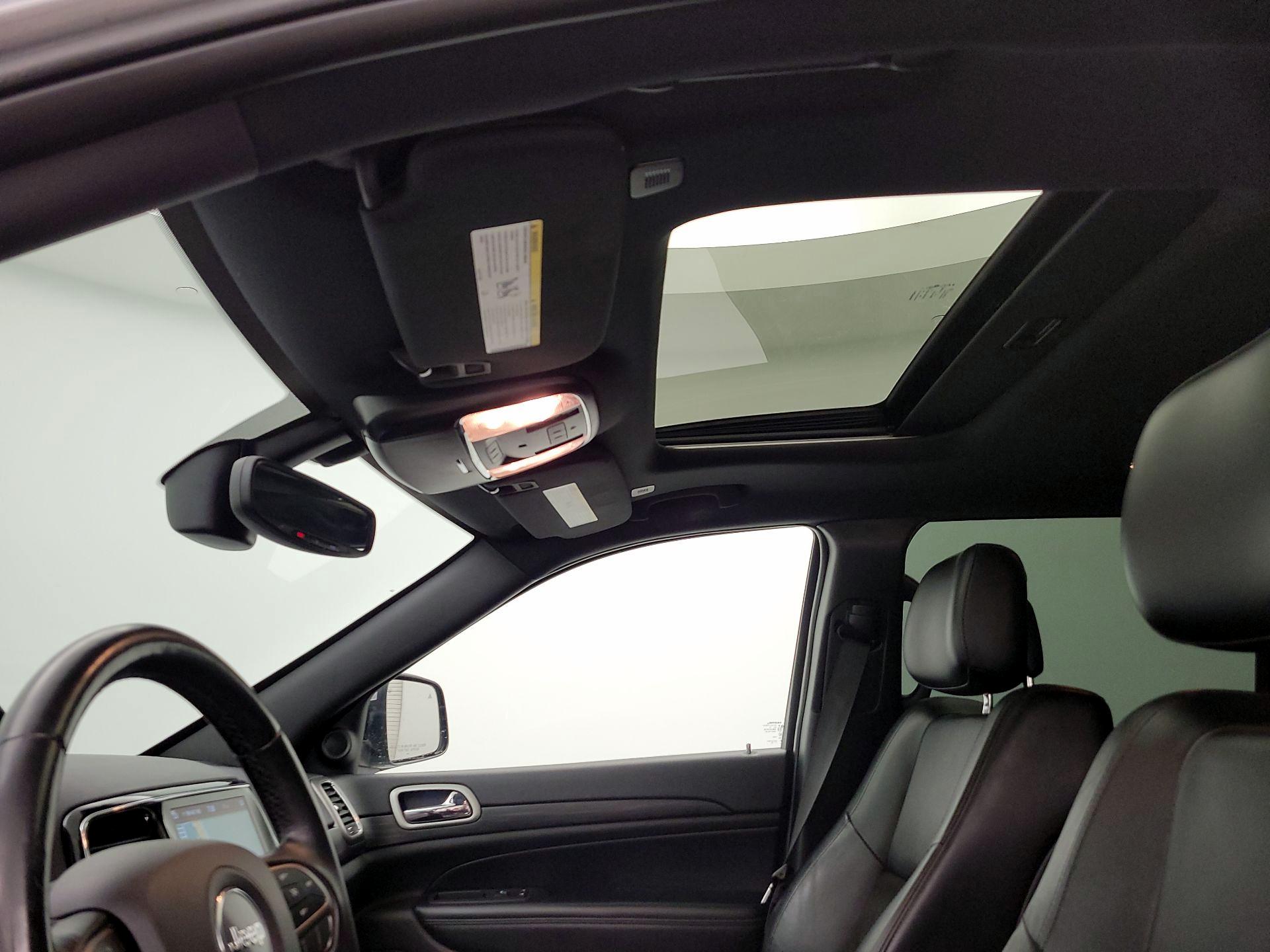 Thumbnail: 2020 Jeep Grand Cherokee - 20