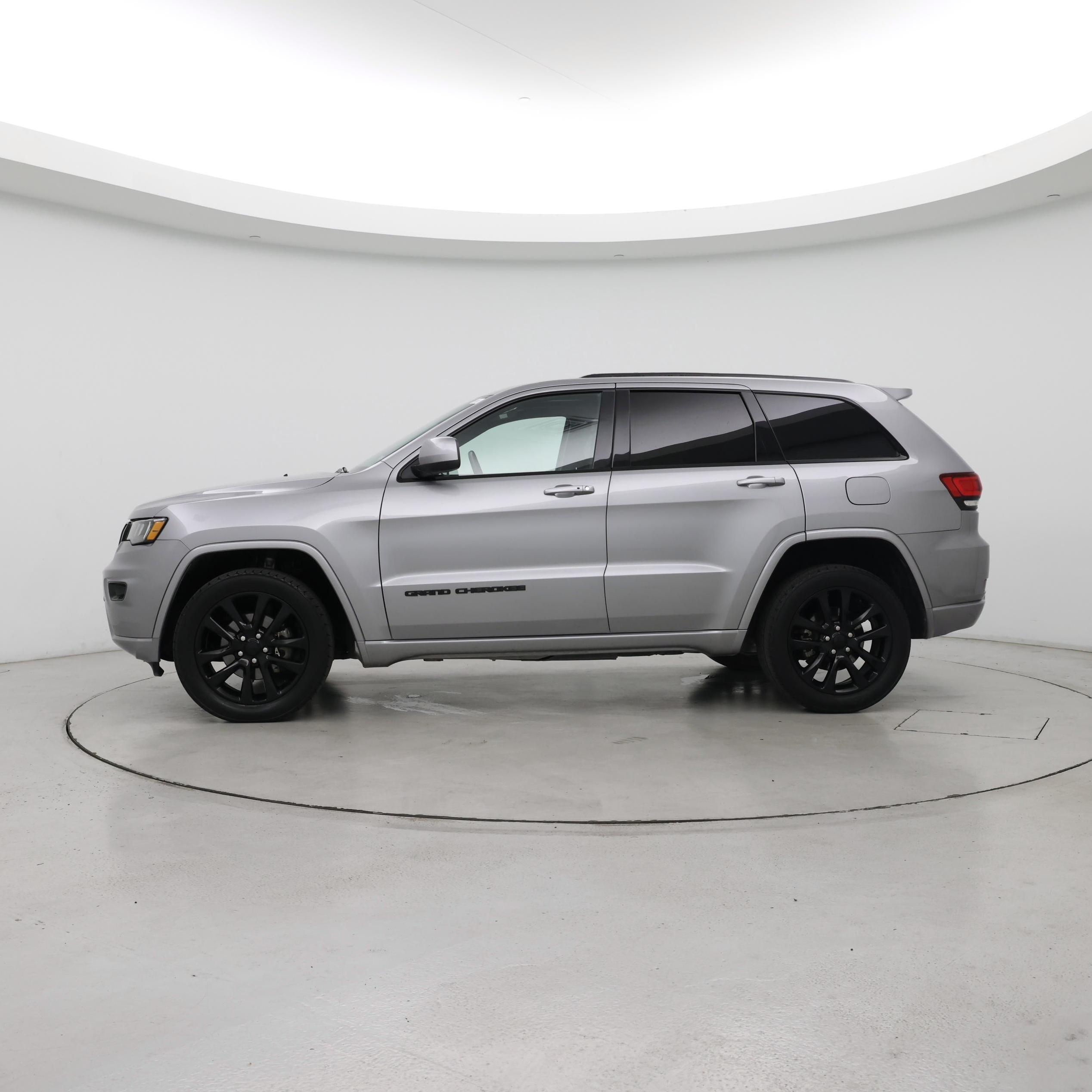 Thumbnail: 2020 Jeep Grand Cherokee - 3