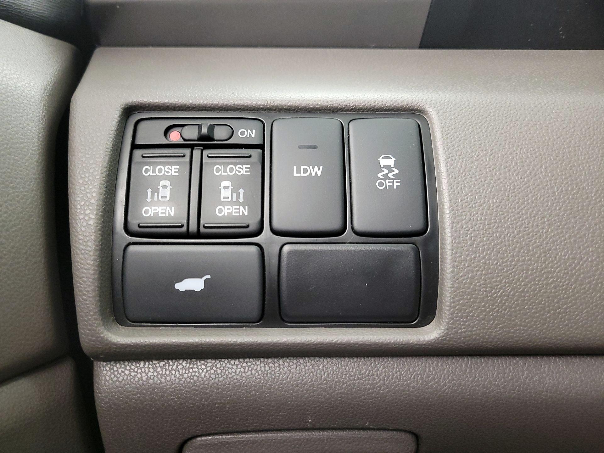 Thumbnail: 2016 Honda Odyssey - 13
