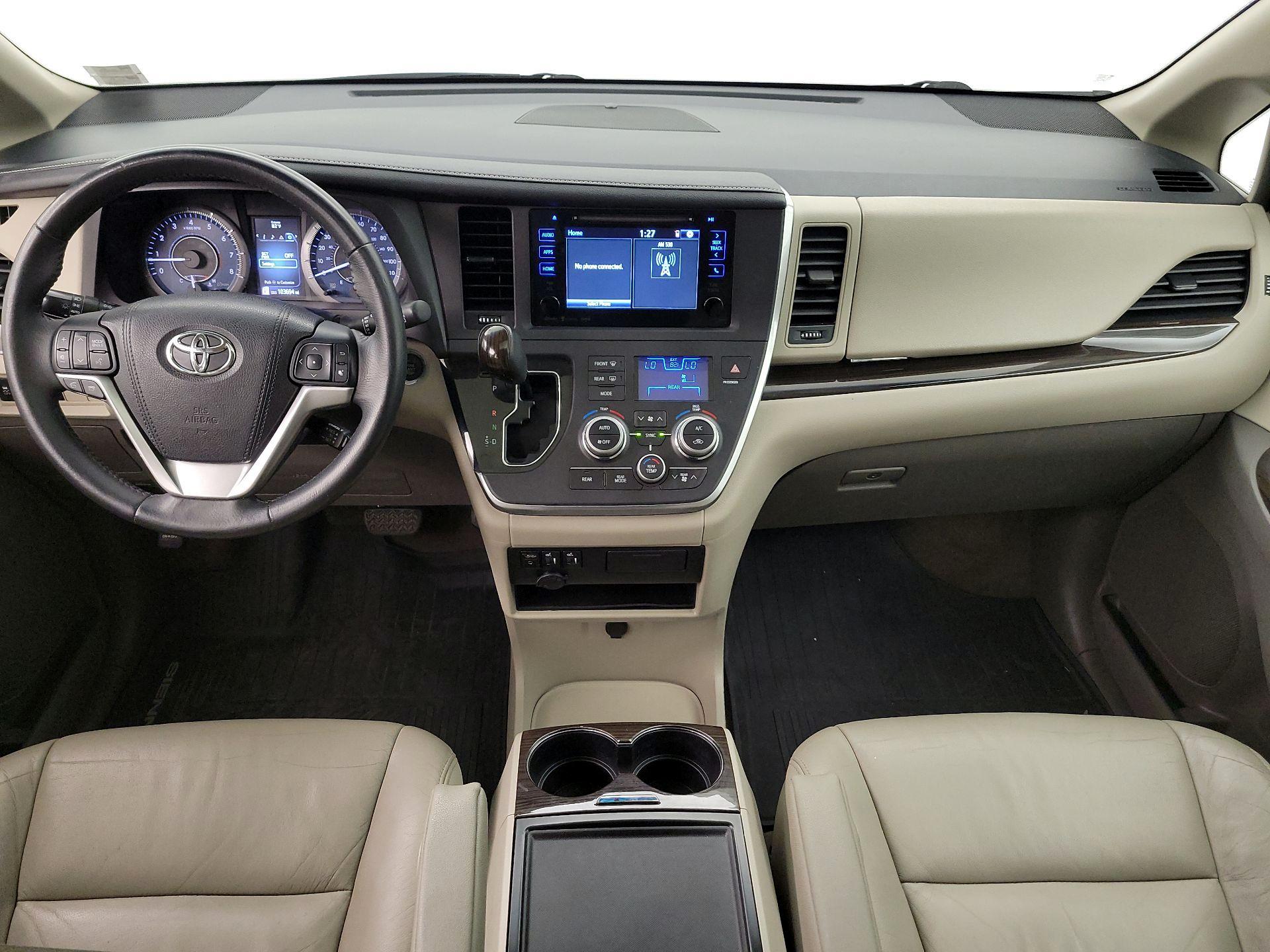 Thumbnail: 2017 Toyota Sienna - 9