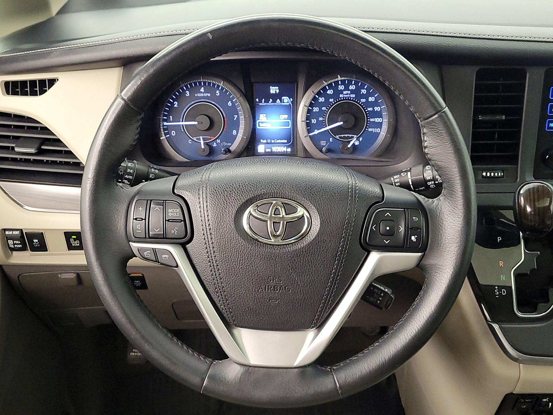 Thumbnail: 2017 Toyota Sienna - 10