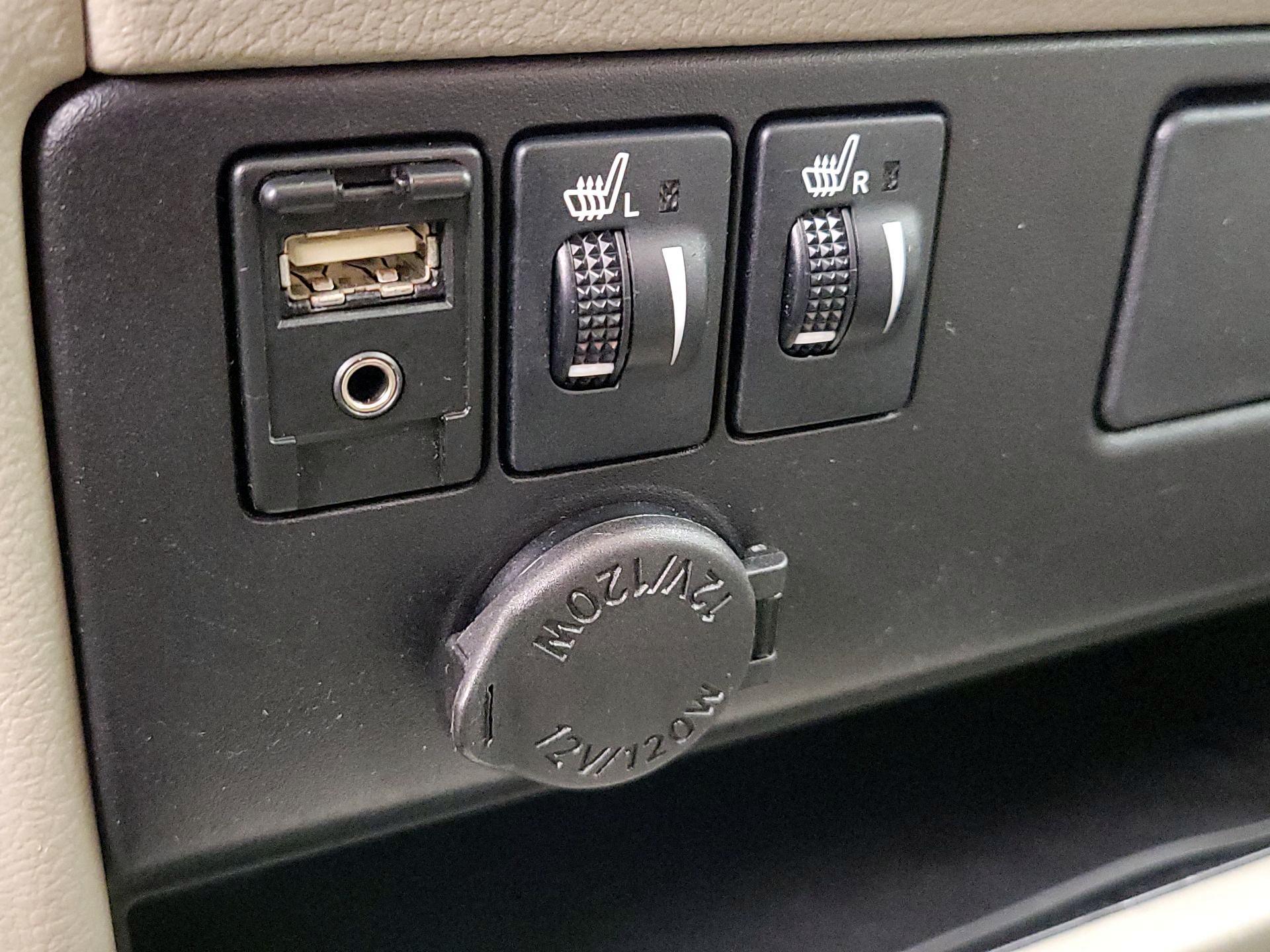 Thumbnail: 2017 Toyota Sienna - 18